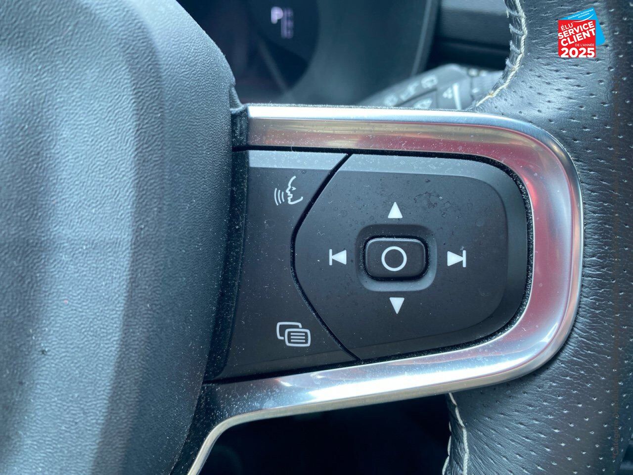 Véhicule d'occasion VOLVO XC40 P8 AWD 408CH R-DESIGN EDT chez BMW Besançon