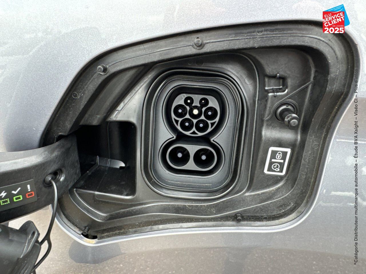 Véhicule d'occasion OPEL VIVARO FG M 100 KW BATTERIE 75 KWH PACK BUSINESS chez HESS Automobile