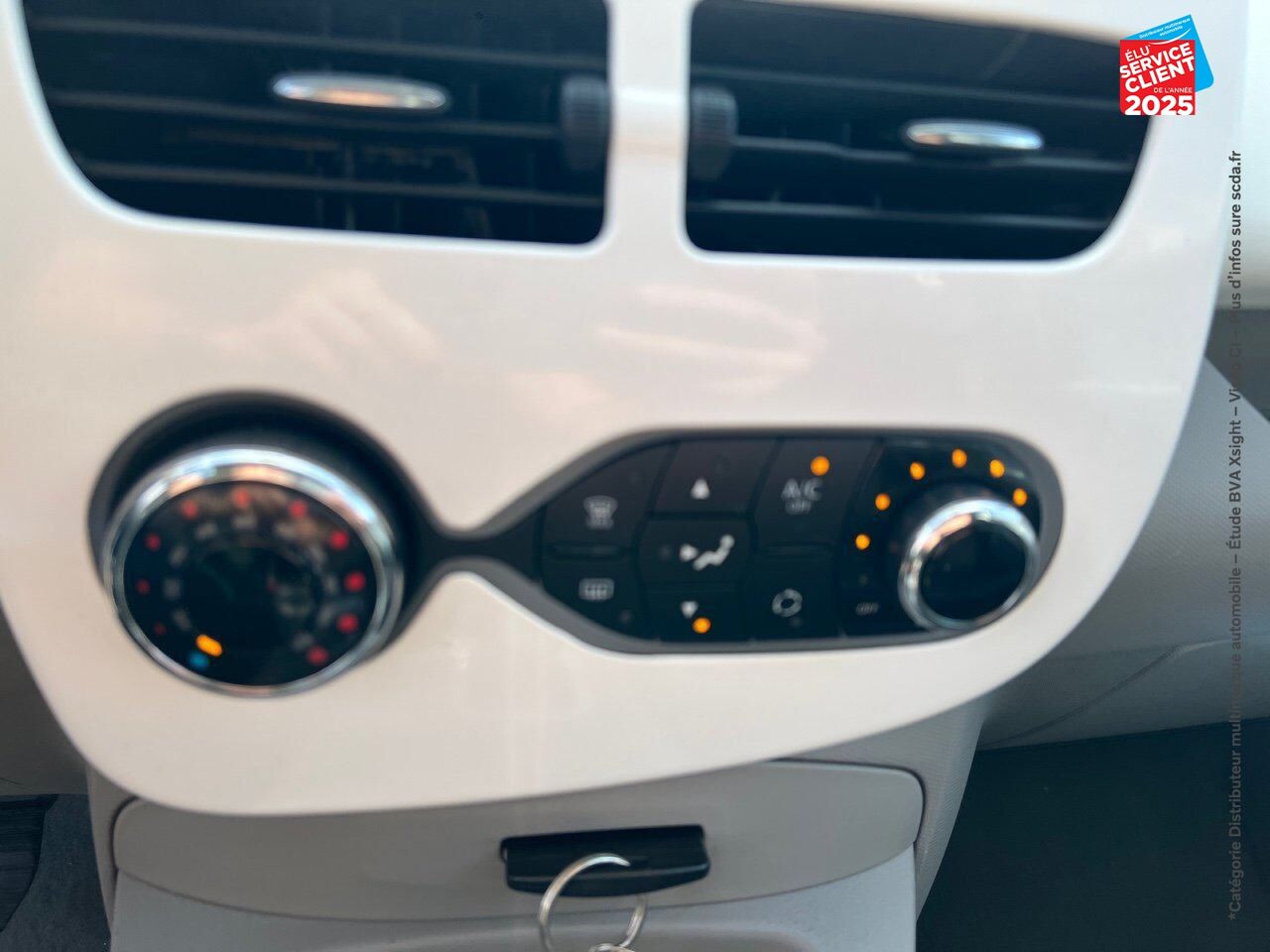 Véhicule d'occasion RENAULT ZOE LIFE CHARGE NORMALE R75 chez BMW Dole