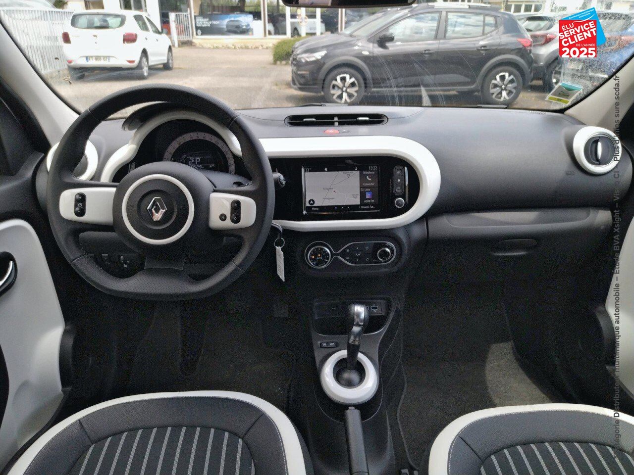 Véhicule d'occasion RENAULT TWINGO E-TECH ELECTRIC INTENS R80 ACHAT INTEGRAL - 21 chez Renault Saint-Louis