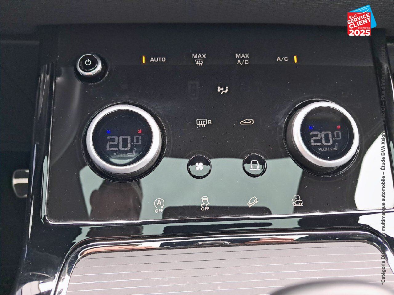 Véhicule d'occasion LAND-ROVER RANGE ROVER EVOQUE 2.0 P 200CH FLEX FUEL R-DYNAMIC S AWD BVA MARK III chez Hyundai Epernay
