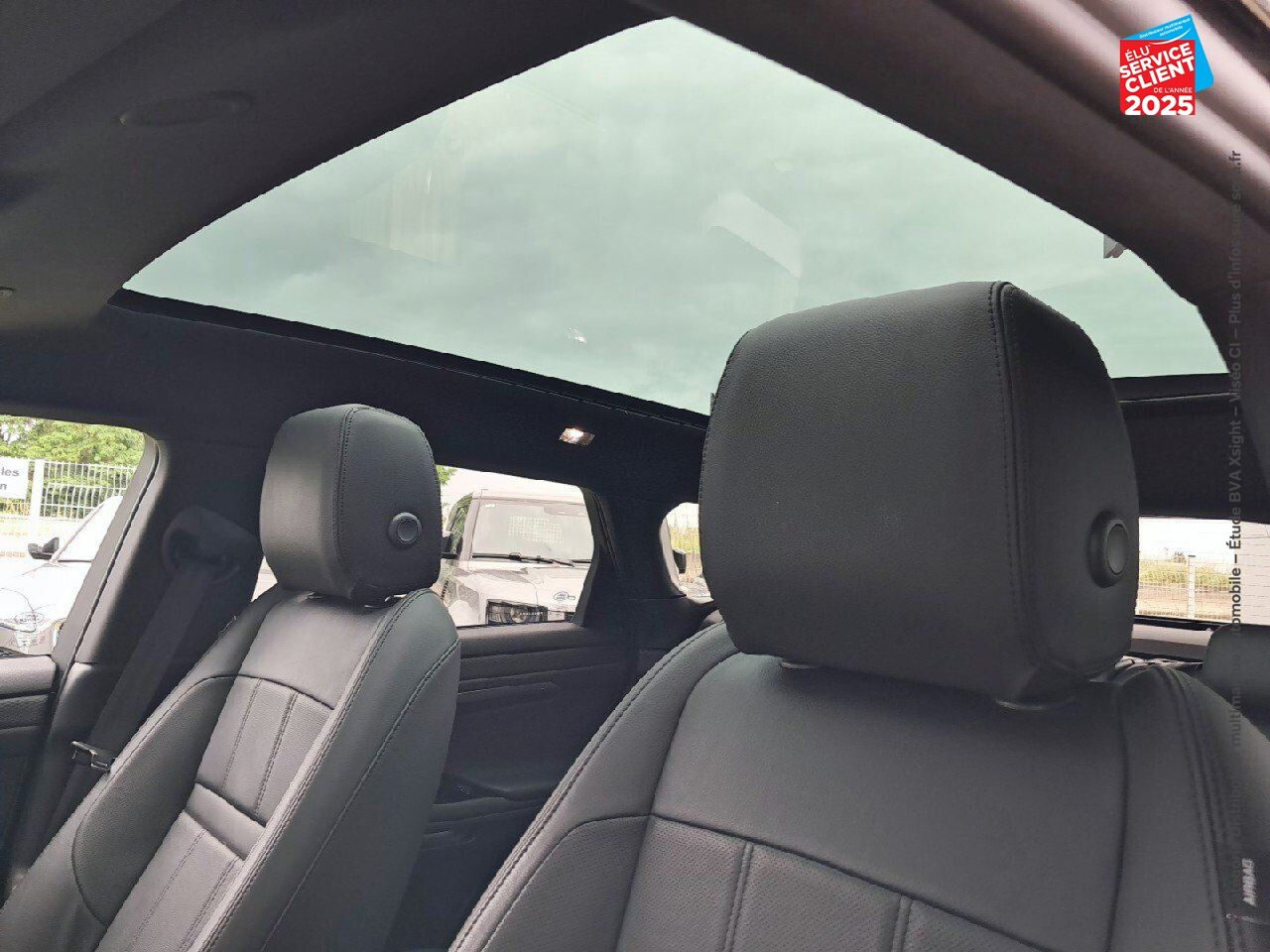 Véhicule d'occasion LAND-ROVER RANGE ROVER EVOQUE 2.0 P 200CH FLEX FUEL R-DYNAMIC S AWD BVA MARK III chez Hyundai Epernay