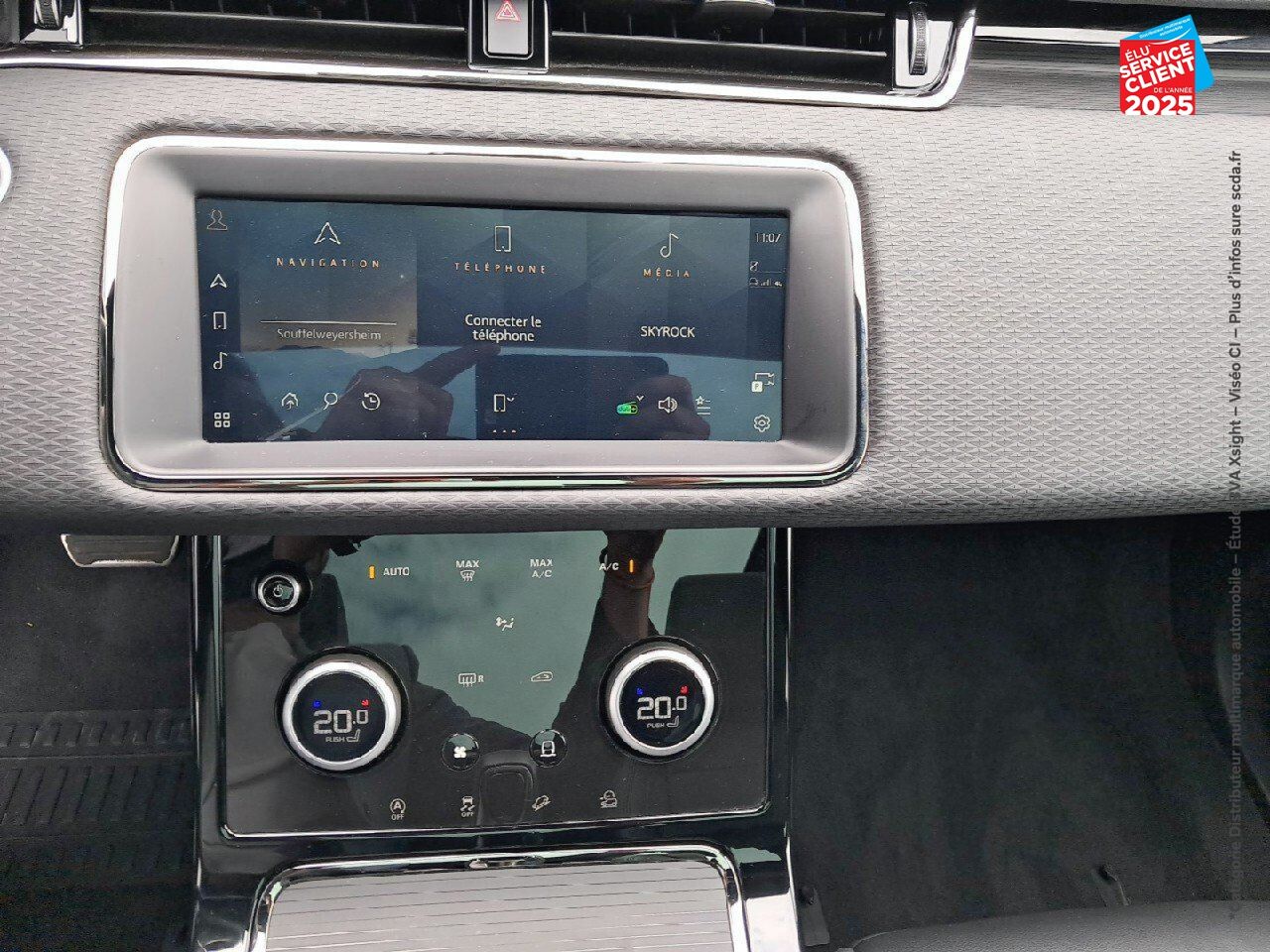Véhicule d'occasion LAND-ROVER RANGE ROVER EVOQUE 2.0 P 200CH FLEX FUEL R-DYNAMIC S AWD BVA MARK III chez Hyundai Epernay