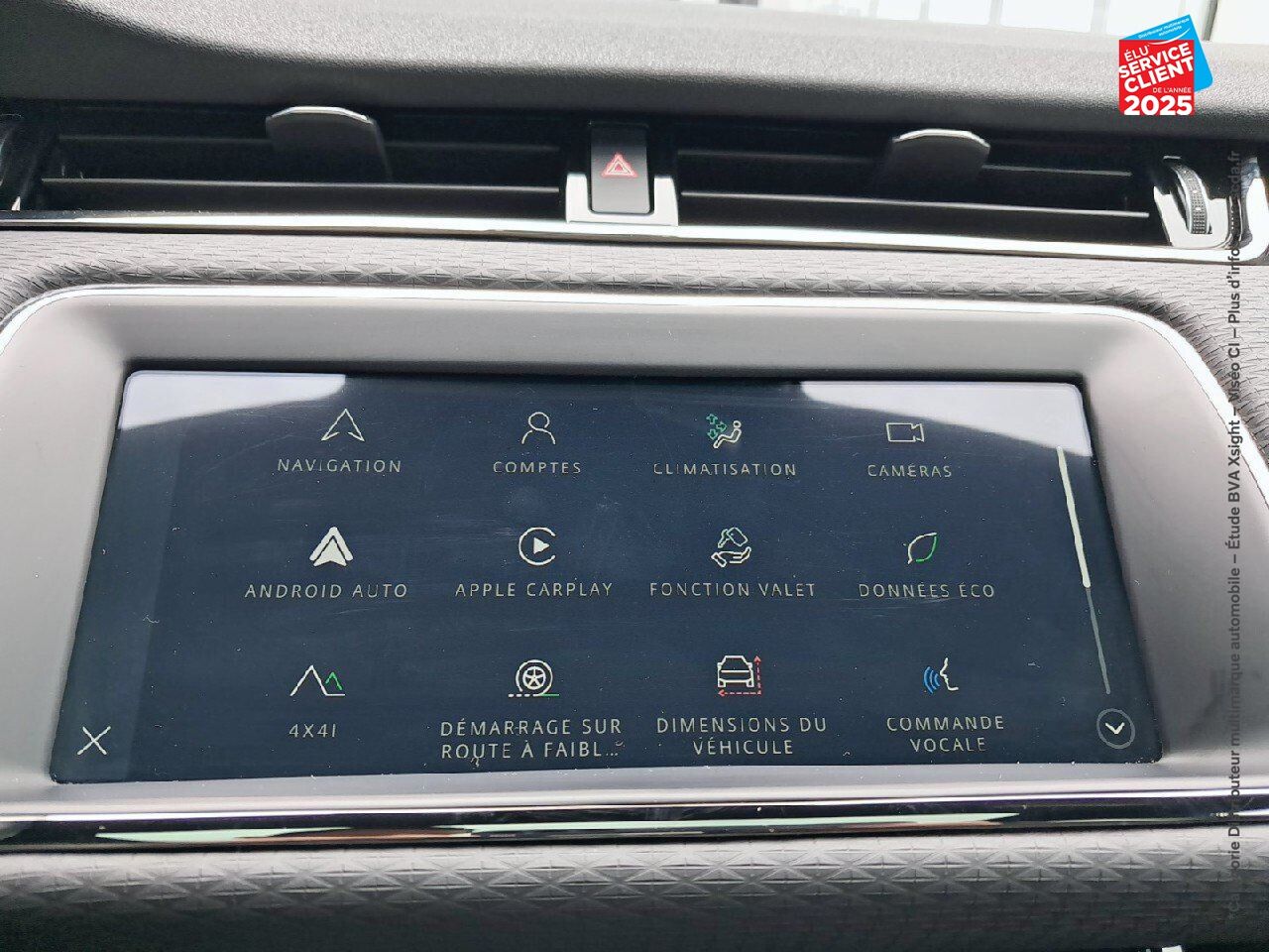 Véhicule d'occasion LAND-ROVER RANGE ROVER EVOQUE 2.0 P 200CH FLEX FUEL R-DYNAMIC S AWD BVA MARK III chez Hyundai Epernay