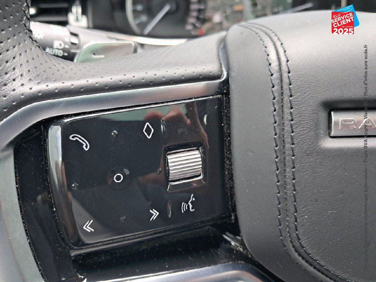 Véhicule d'occasion LAND-ROVER RANGE ROVER EVOQUE 2.0 P 200CH FLEX FUEL R-DYNAMIC S AWD BVA MARK III chez Hyundai Epernay