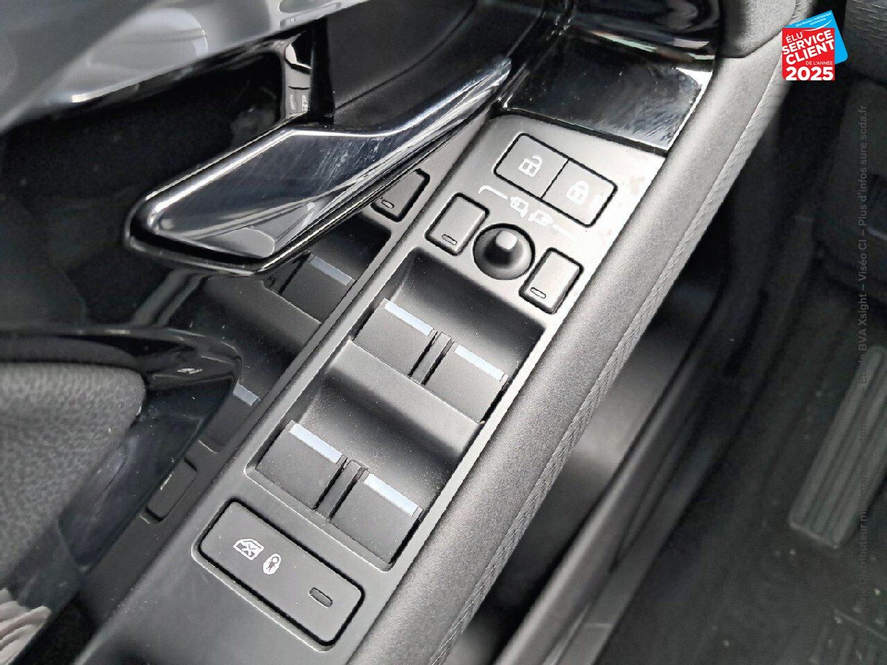 Véhicule d'occasion LAND-ROVER RANGE ROVER EVOQUE 2.0 P 200CH FLEX FUEL R-DYNAMIC S AWD BVA MARK III chez Hyundai Epernay