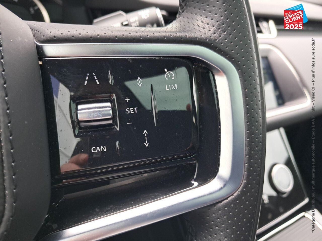 Véhicule d'occasion LAND-ROVER RANGE ROVER EVOQUE 2.0 P 200CH FLEX FUEL R-DYNAMIC S AWD BVA MARK III chez Hyundai Epernay