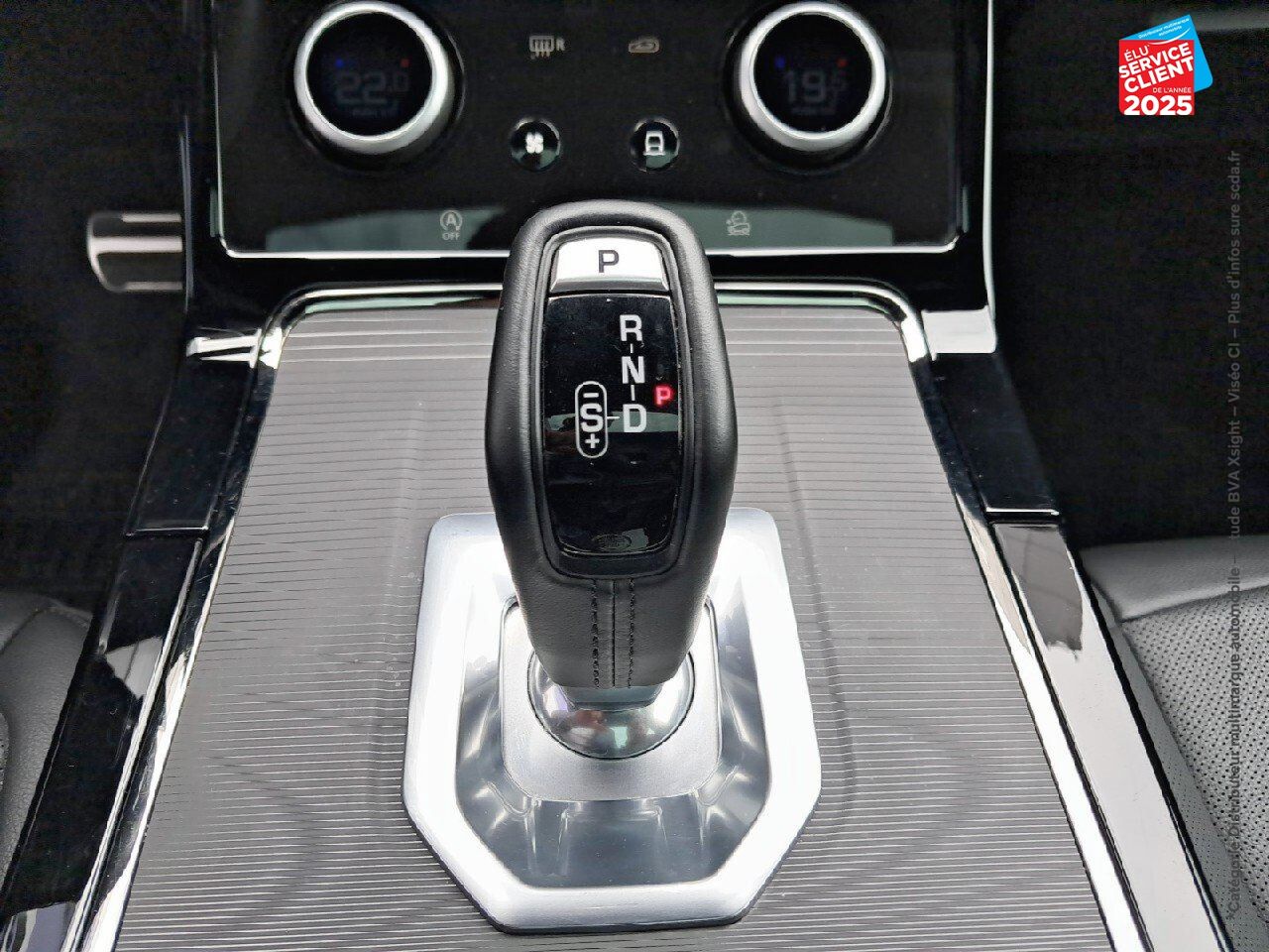 Véhicule d'occasion LAND-ROVER RANGE ROVER EVOQUE 2.0 P 200CH FLEX FUEL R-DYNAMIC S AWD BVA MARK III chez Hyundai Epernay