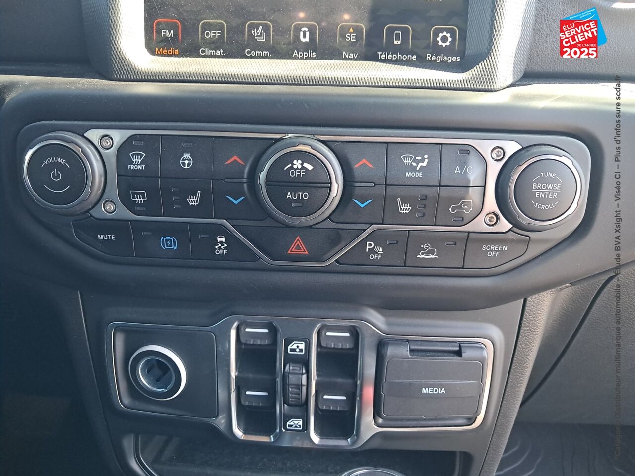 Véhicule d'occasion JEEP WRANGLER UNLIMITED 2.0 T 380CH 4XE OVERLAND COMMAND-TRAC MY23 TOUVRANT SIEGES CHAUF/CUIR GPS chez Hyundai Chalons