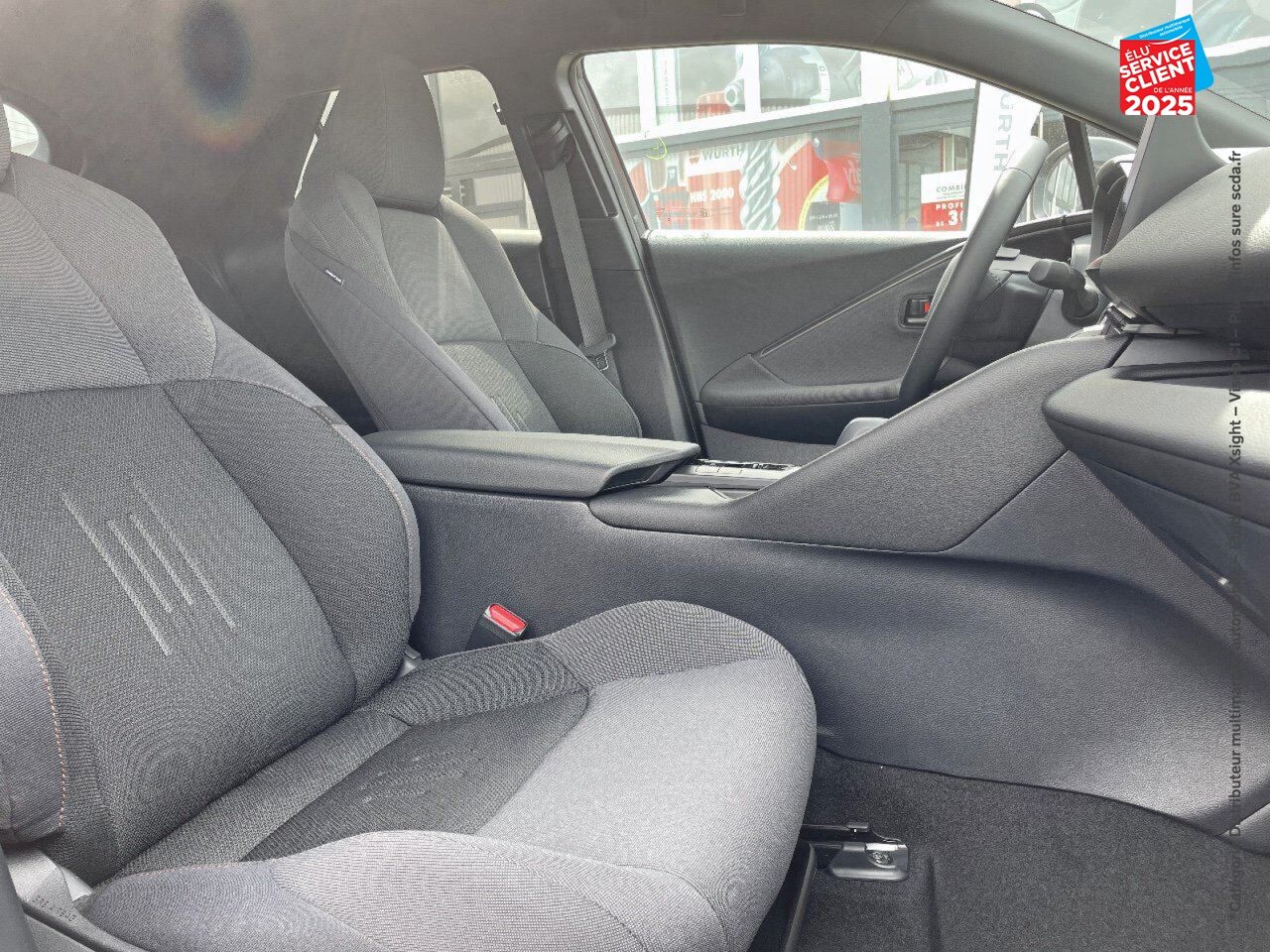 Véhicule d'occasion TOYOTA C-HR 1.8 140CH DESIGN chez Toyota Sarreguemines