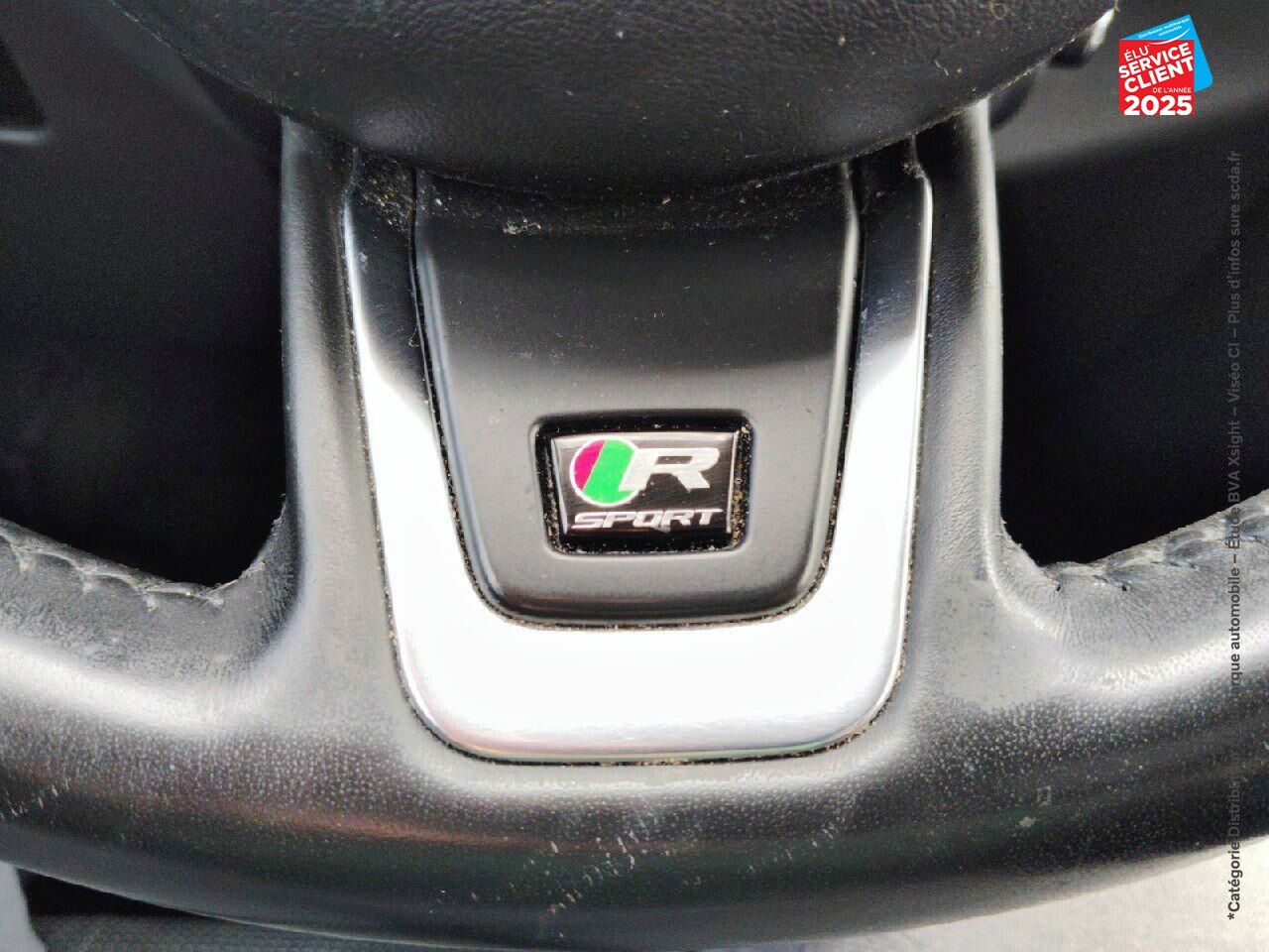 Véhicule d'occasion JAGUAR F-PACE V6 3.0D 300CH R-SPORT 4X4 BVA8 chez MINI Lons-Le-Saunier