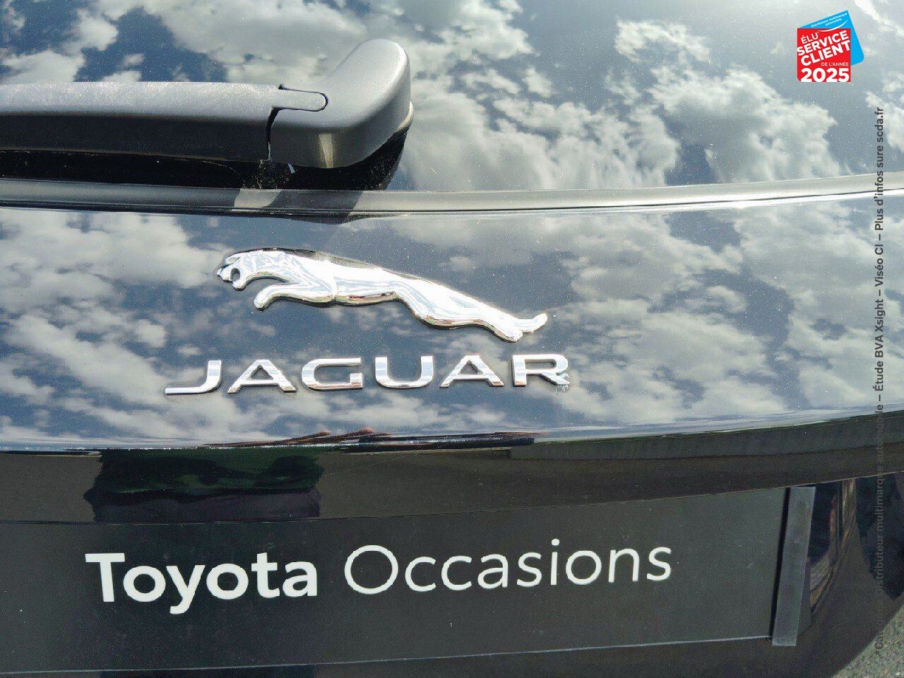 Véhicule d'occasion JAGUAR F-PACE V6 3.0D 300CH R-SPORT 4X4 BVA8 chez MINI Lons-Le-Saunier