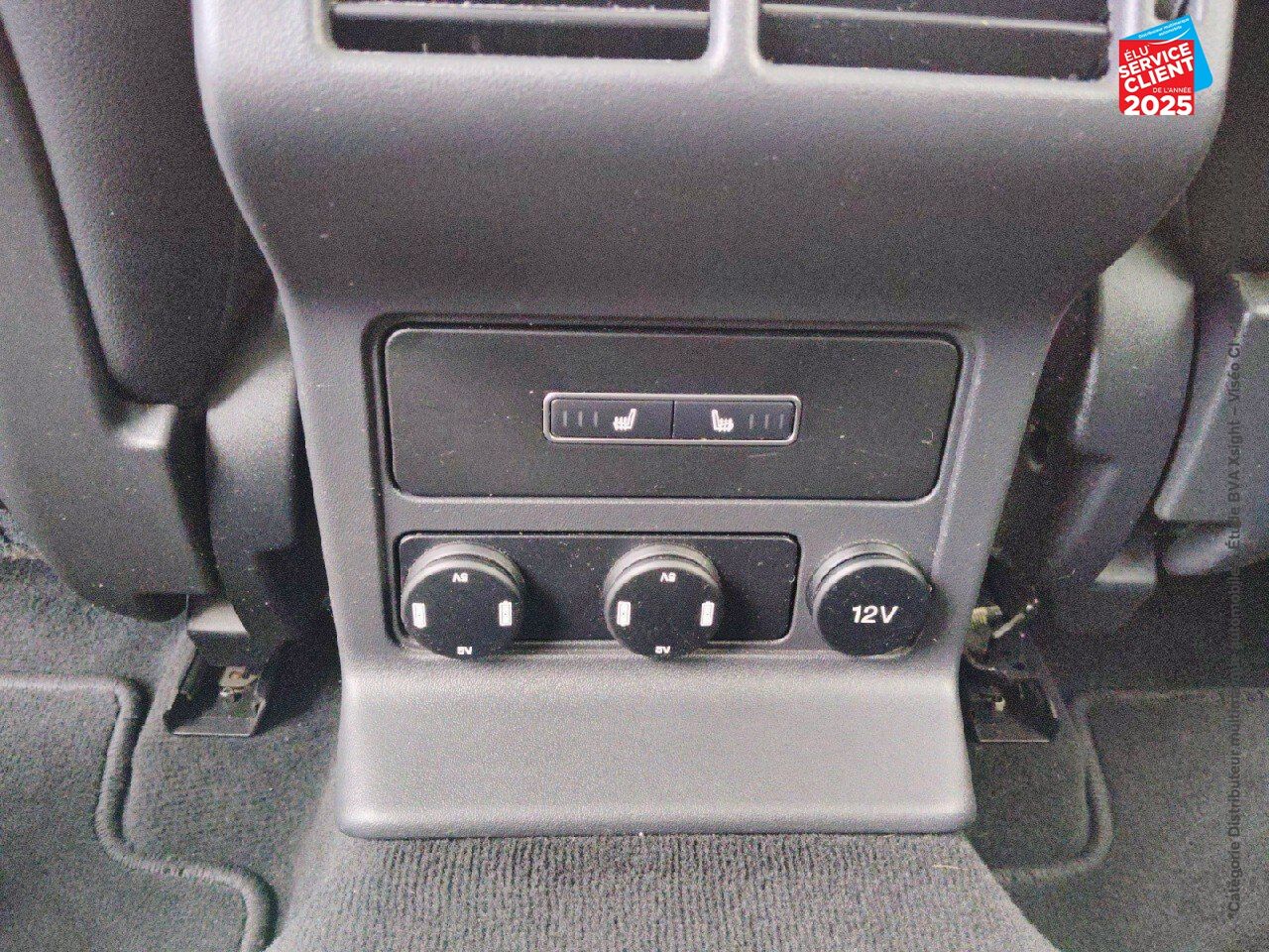 Véhicule d'occasion JAGUAR F-PACE V6 3.0D 300CH R-SPORT 4X4 BVA8 chez MINI Lons-Le-Saunier
