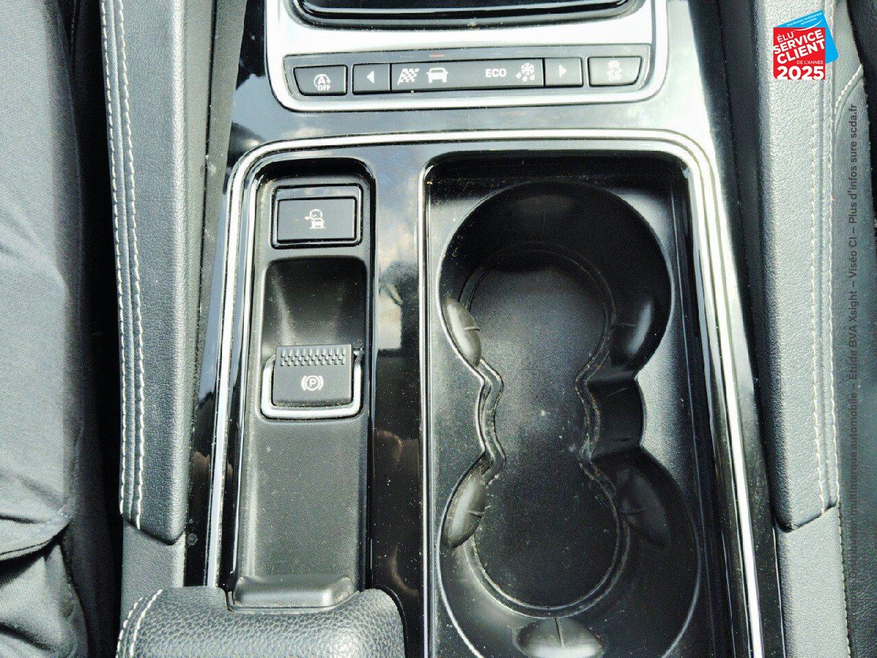 Véhicule d'occasion JAGUAR F-PACE V6 3.0D 300CH R-SPORT 4X4 BVA8 chez MINI Lons-Le-Saunier