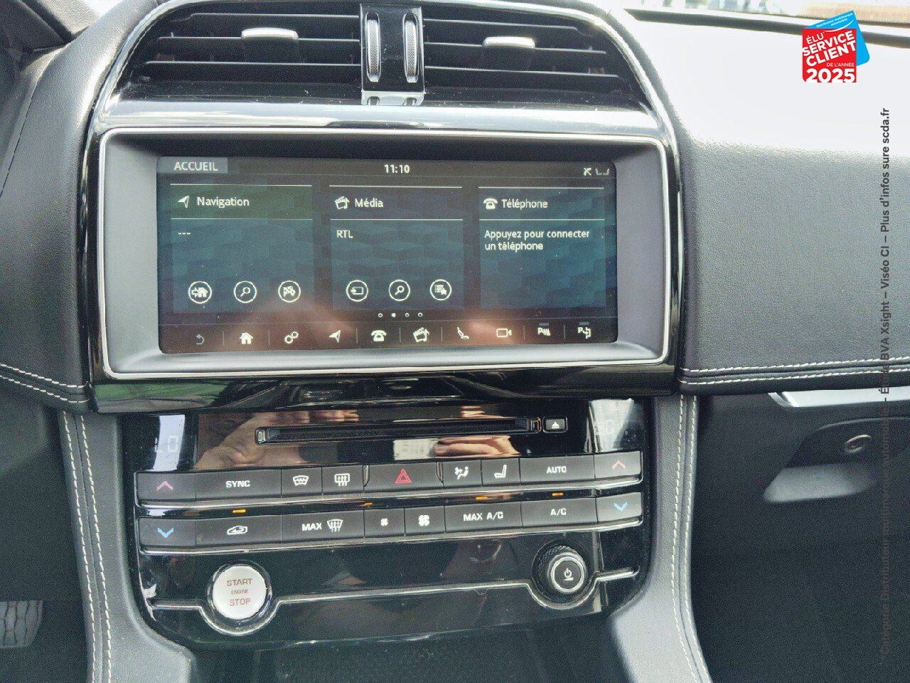 Véhicule d'occasion JAGUAR F-PACE V6 3.0D 300CH R-SPORT 4X4 BVA8 chez MINI Lons-Le-Saunier