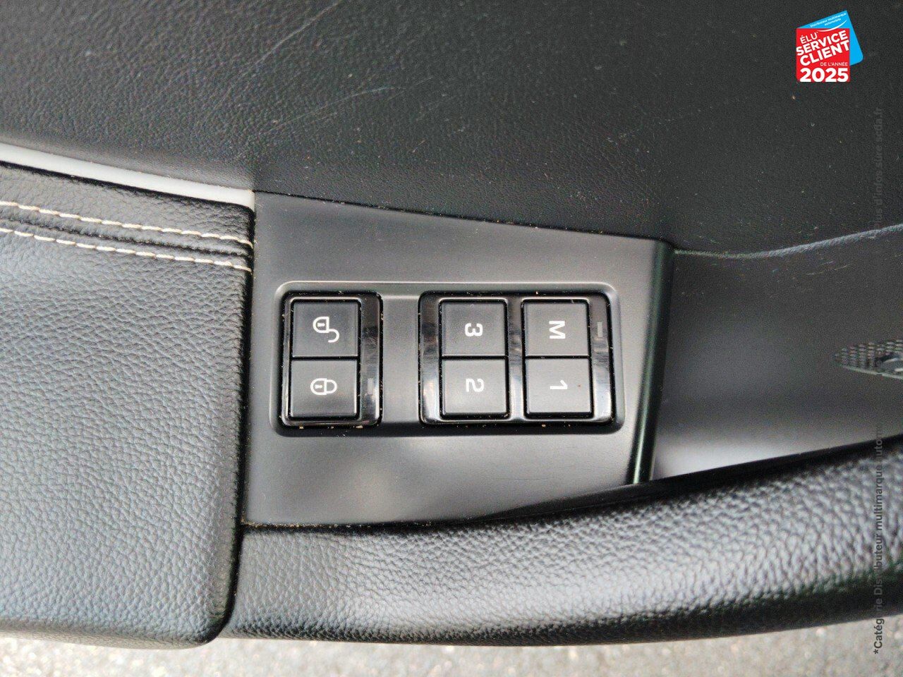 Véhicule d'occasion JAGUAR F-PACE V6 3.0D 300CH R-SPORT 4X4 BVA8 chez MINI Lons-Le-Saunier