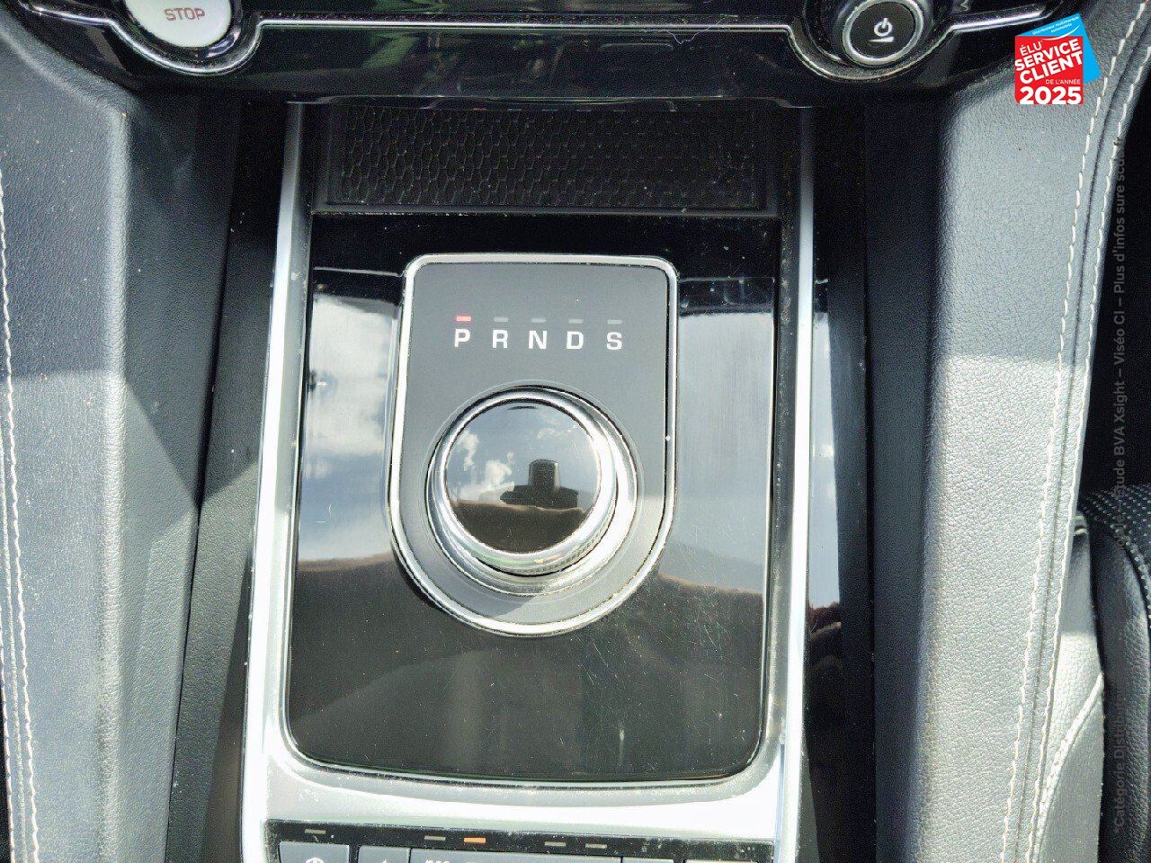 Véhicule d'occasion JAGUAR F-PACE V6 3.0D 300CH R-SPORT 4X4 BVA8 chez MINI Lons-Le-Saunier