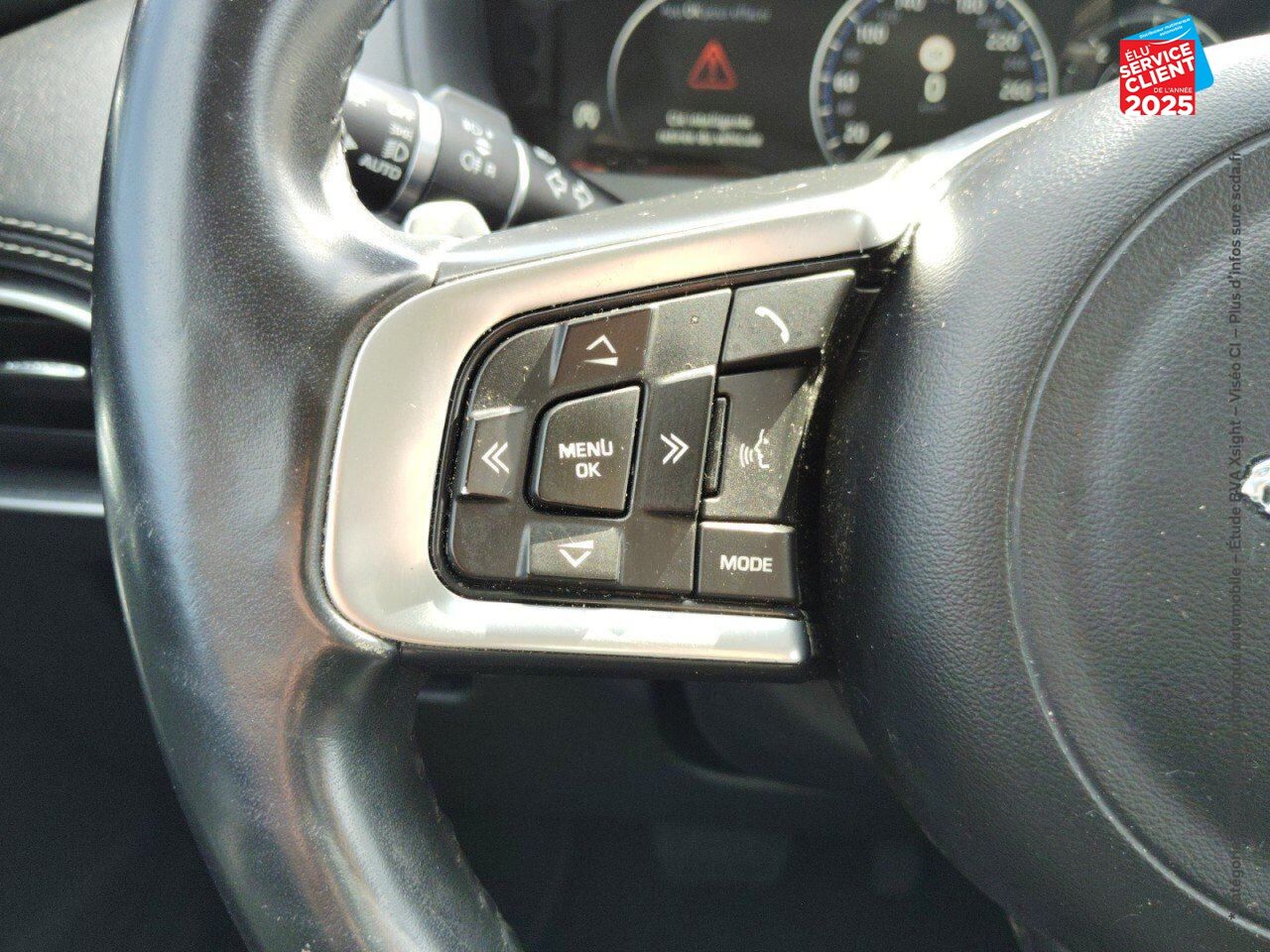 Véhicule d'occasion JAGUAR F-PACE V6 3.0D 300CH R-SPORT 4X4 BVA8 chez MINI Lons-Le-Saunier