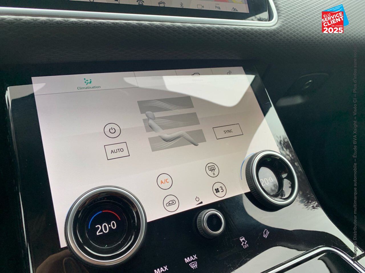 Véhicule d'occasion LAND-ROVER RANGE ROVER VELAR 2.0D 180CH R-DYNAMIC S AWD BVA chez Renault Saint-Louis