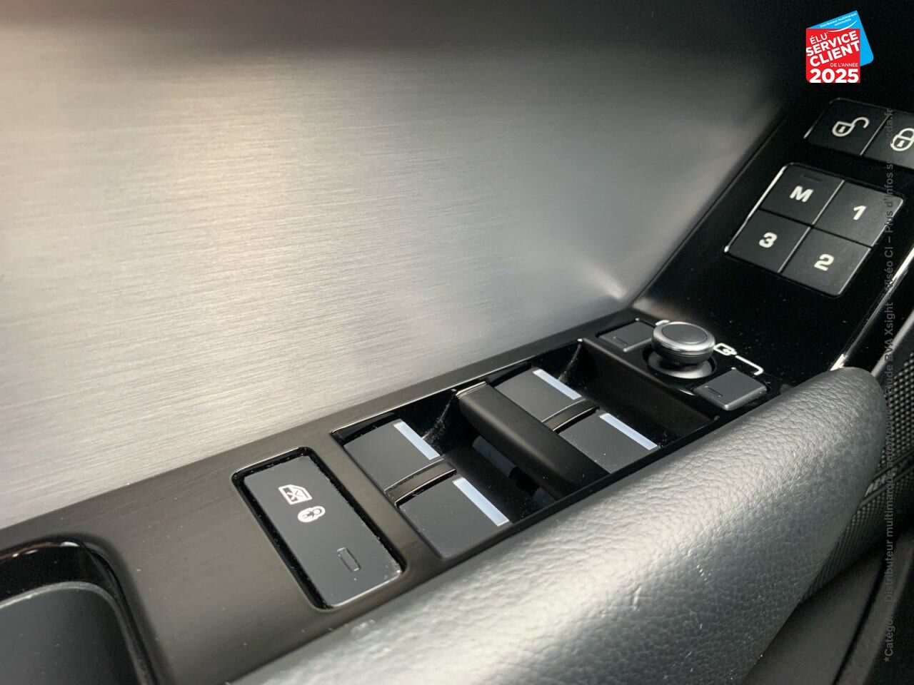 Véhicule d'occasion LAND-ROVER RANGE ROVER VELAR 2.0D 180CH R-DYNAMIC S AWD BVA chez Renault Saint-Louis