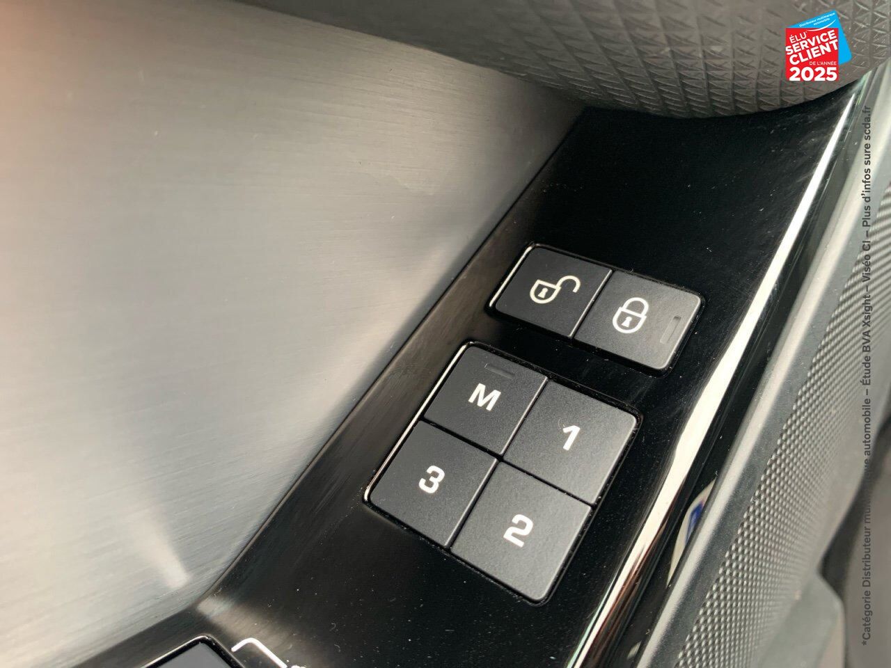 Véhicule d'occasion LAND-ROVER RANGE ROVER VELAR 2.0D 180CH R-DYNAMIC S AWD BVA chez Renault Saint-Louis