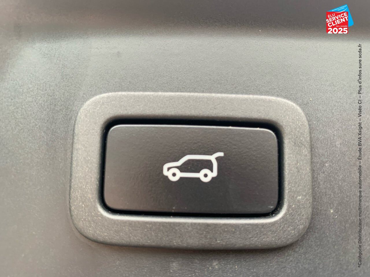 Véhicule d'occasion LAND-ROVER RANGE ROVER VELAR 2.0D 180CH R-DYNAMIC S AWD BVA chez Renault Saint-Louis