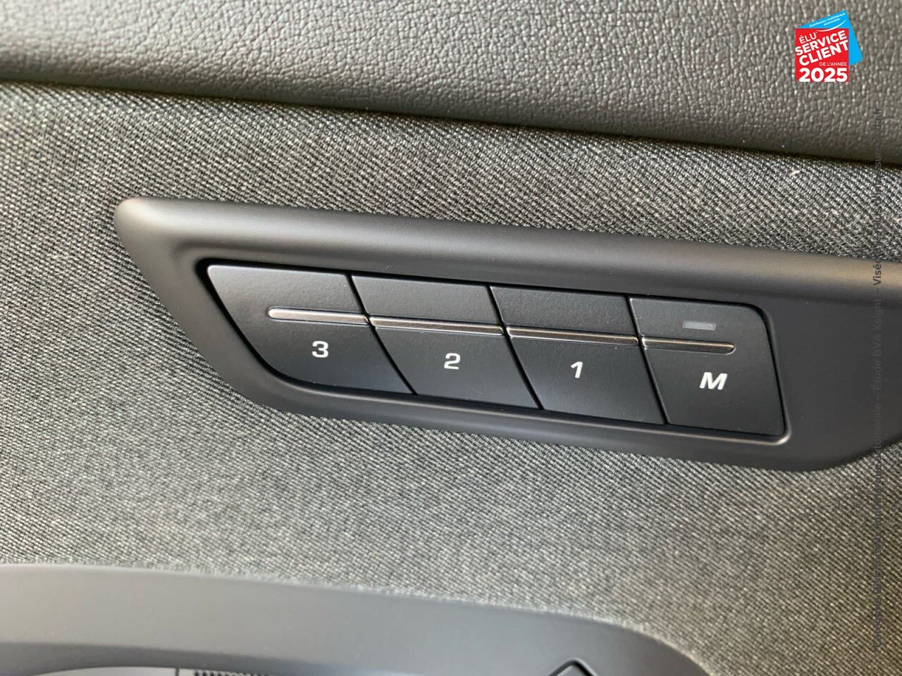 Véhicule d'occasion JAGUAR E-PACE P300E PHEV 309CH R-DYNAMIC SE chez Renault Saint-Louis