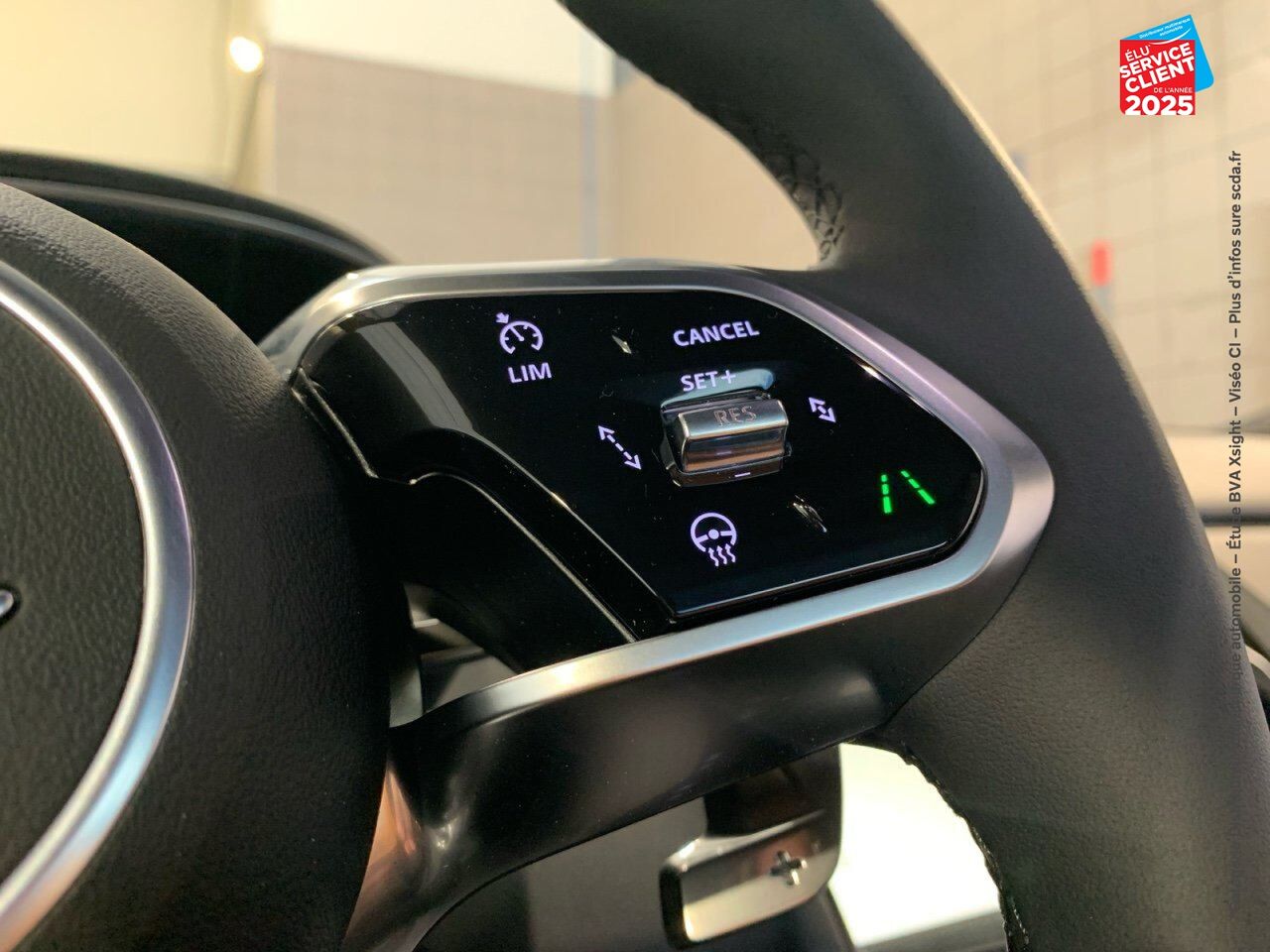 Véhicule d'occasion JAGUAR E-PACE P300E PHEV 309CH R-DYNAMIC SE chez Renault Saint-Louis