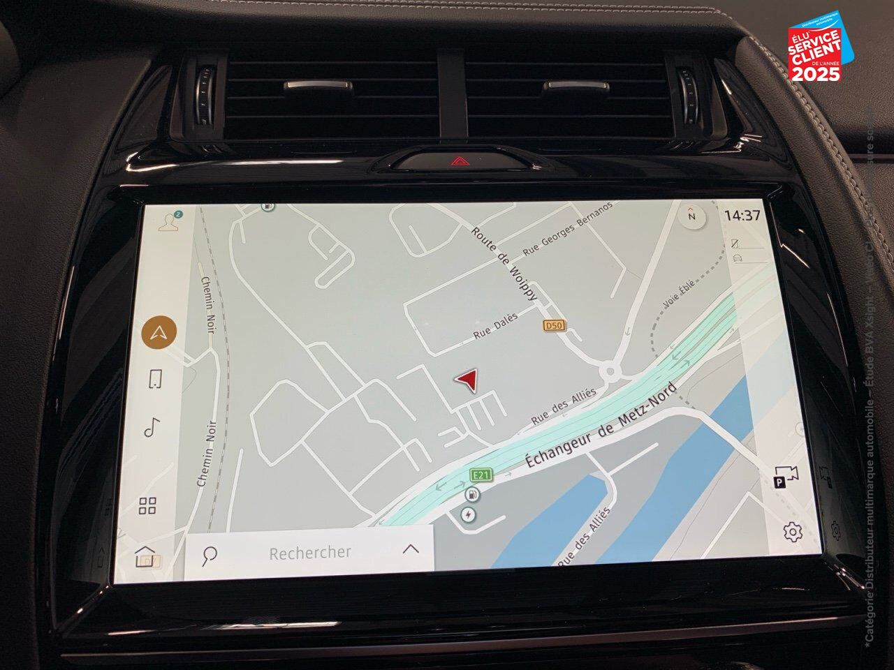 Véhicule d'occasion JAGUAR E-PACE P300E PHEV 309CH R-DYNAMIC SE chez Renault Saint-Louis