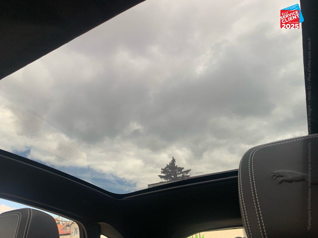 Véhicule d'occasion JAGUAR E-PACE P300E PHEV 309CH R-DYNAMIC SE chez Renault Saint-Louis
