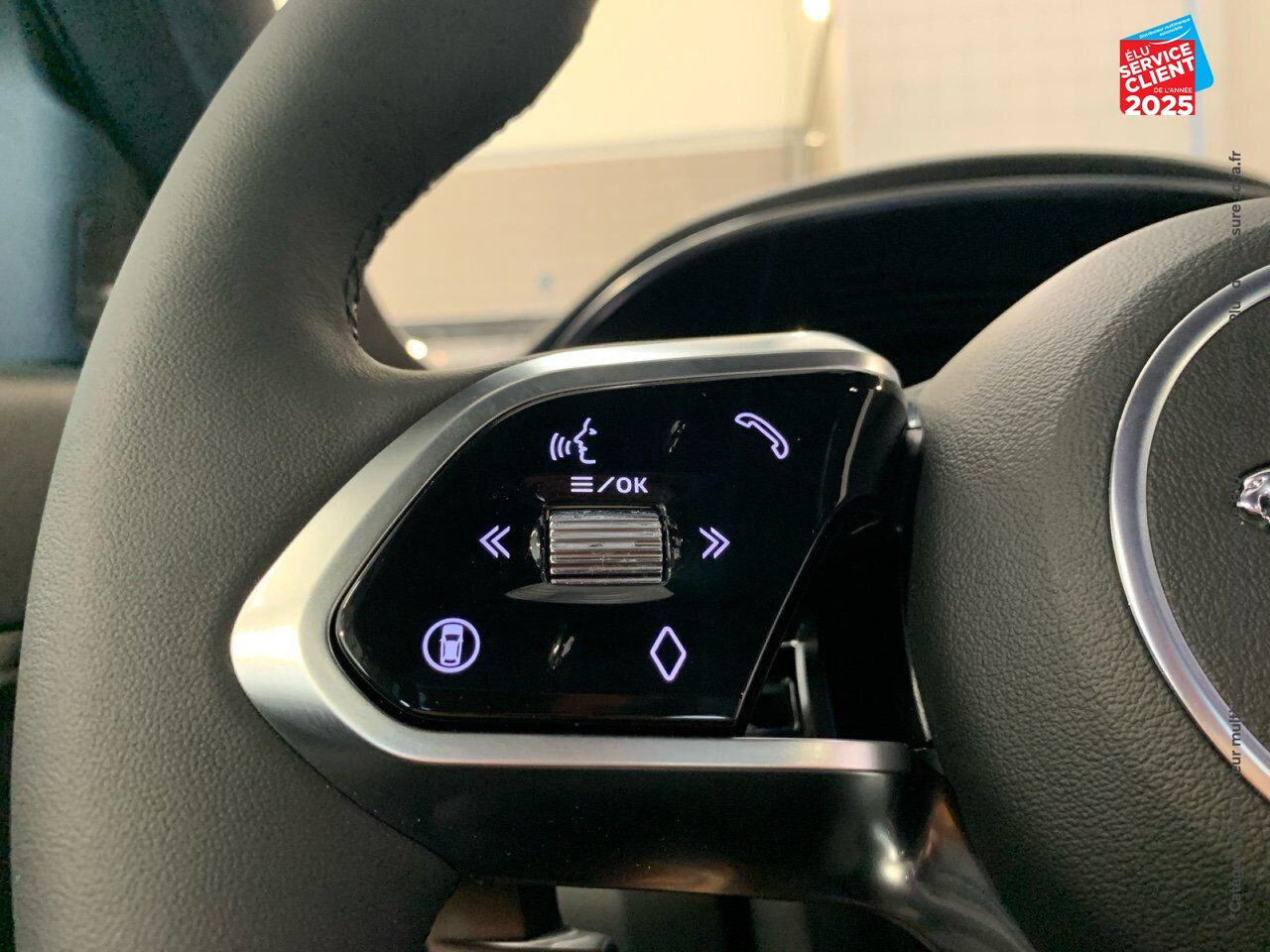 Véhicule d'occasion JAGUAR E-PACE P300E PHEV 309CH R-DYNAMIC SE chez Renault Saint-Louis