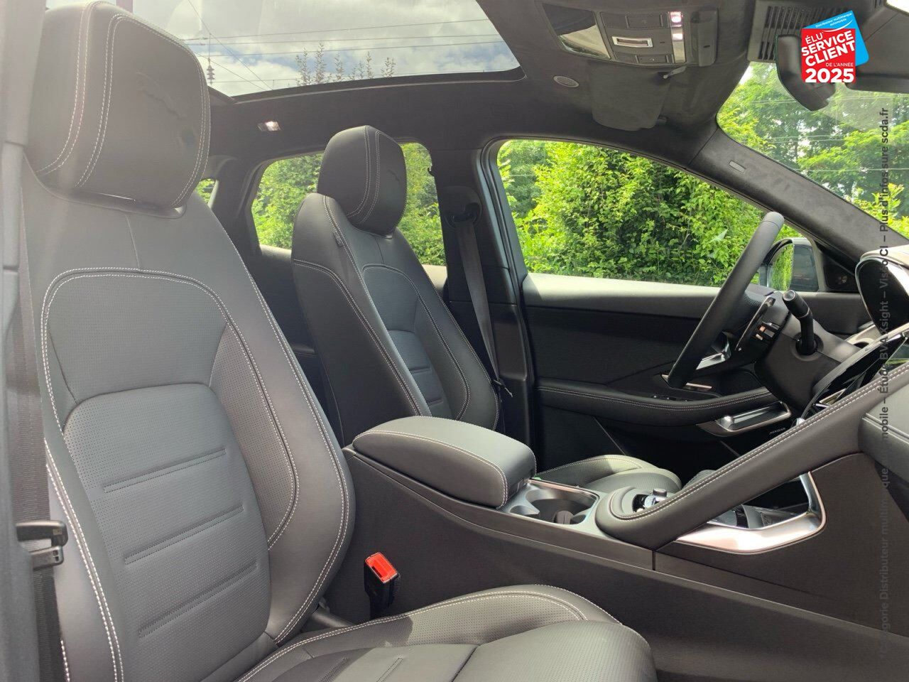 Véhicule d'occasion JAGUAR E-PACE P300E PHEV 309CH R-DYNAMIC SE chez Renault Saint-Louis