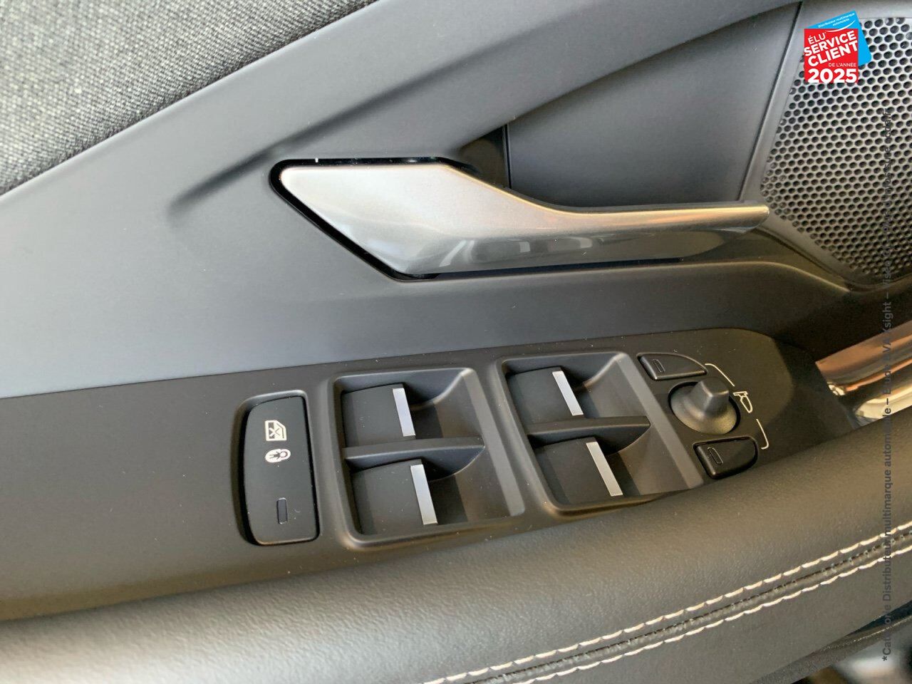 Véhicule d'occasion JAGUAR E-PACE P300E PHEV 309CH R-DYNAMIC SE chez Renault Saint-Louis