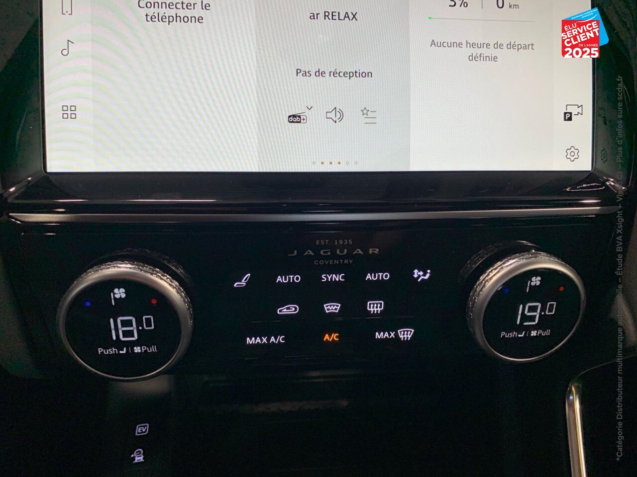 Véhicule d'occasion JAGUAR E-PACE P300E PHEV 309CH R-DYNAMIC SE chez Renault Saint-Louis