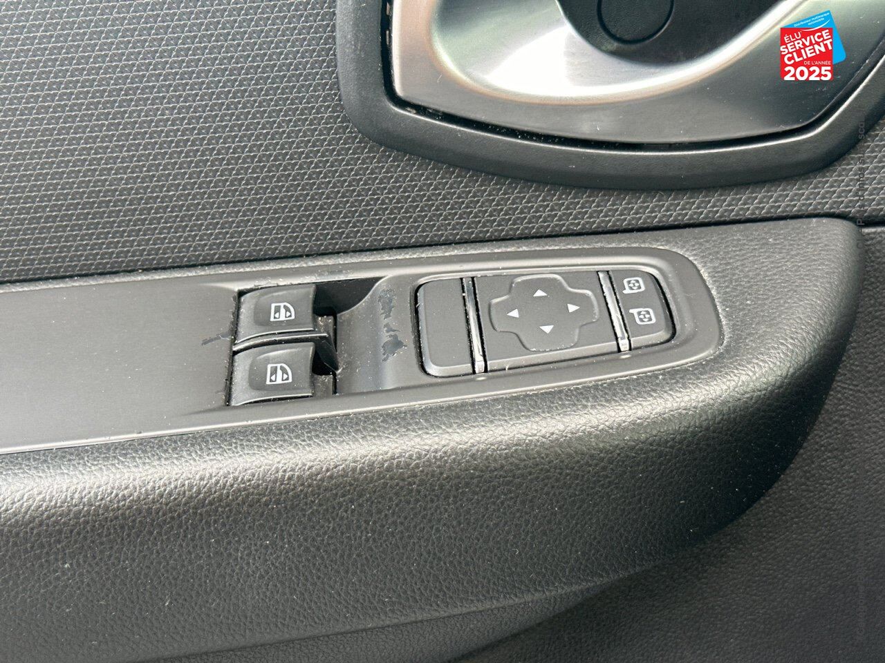 Véhicule d'occasion RENAULT CLIO STE 1.5 DCI 75CH ENERGY AIR MEDIANAV E6C chez Hyundai Epernay