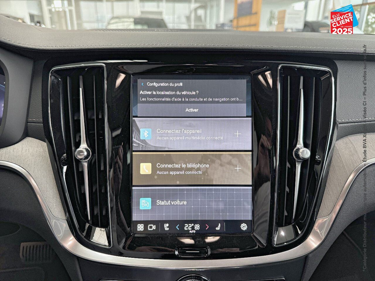 Véhicule d'occasion VOLVO V60 T6 AWD 253+145CH ULTIMATE STYLE CHROME GEARTRONIC 8 chez Toyota Sarreguemines