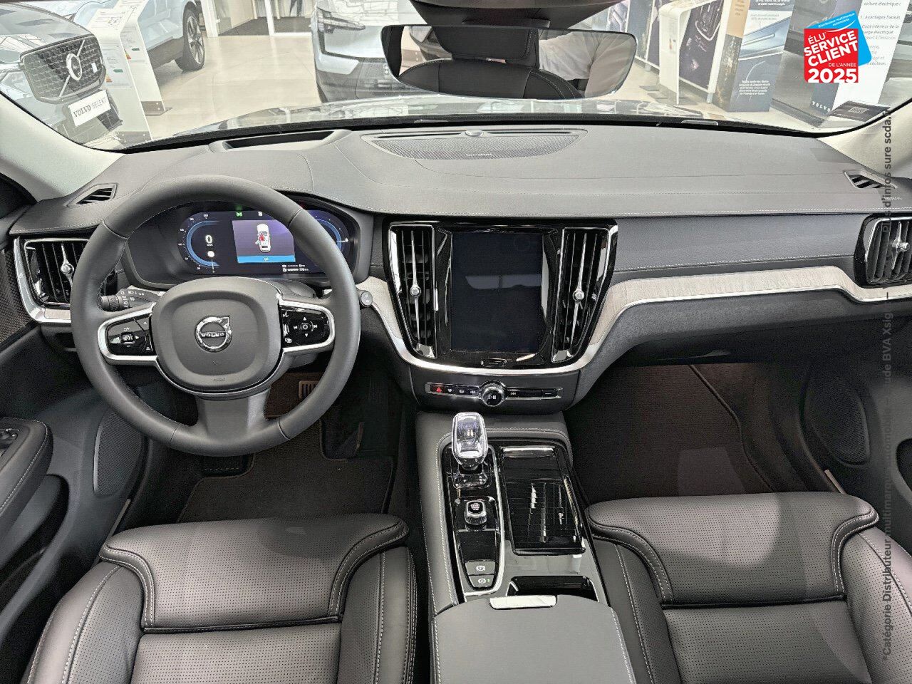 Véhicule d'occasion VOLVO V60 T6 AWD 253+145CH ULTIMATE STYLE CHROME GEARTRONIC 8 chez Toyota Sarreguemines