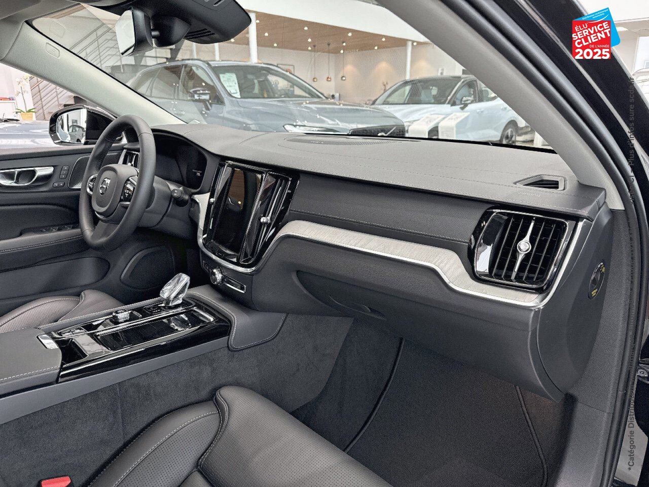 Véhicule d'occasion VOLVO V60 T6 AWD 253+145CH ULTIMATE STYLE CHROME GEARTRONIC 8 chez Toyota Sarreguemines