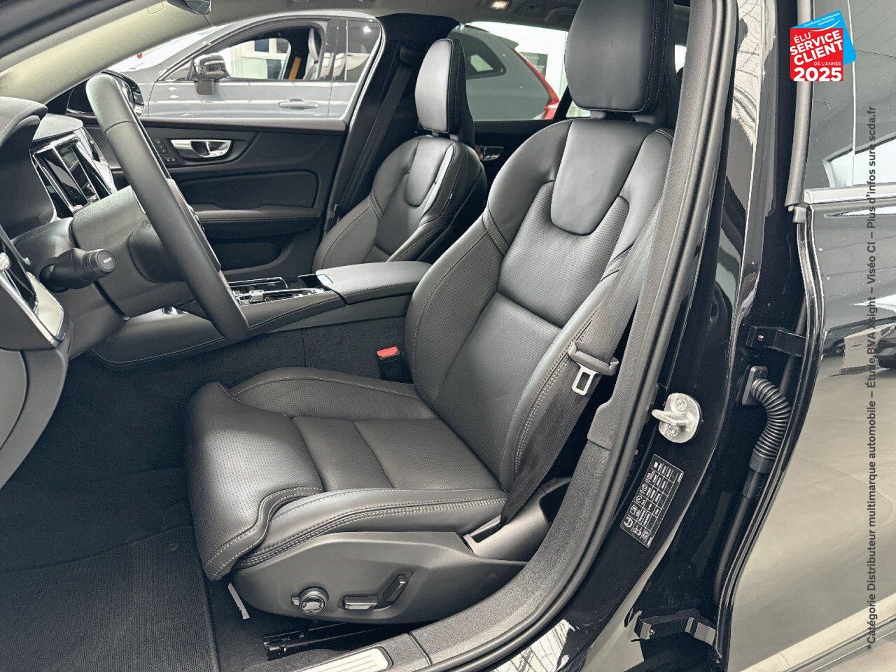 Véhicule d'occasion VOLVO V60 T6 AWD 253+145CH ULTIMATE STYLE CHROME GEARTRONIC 8 chez Toyota Sarreguemines