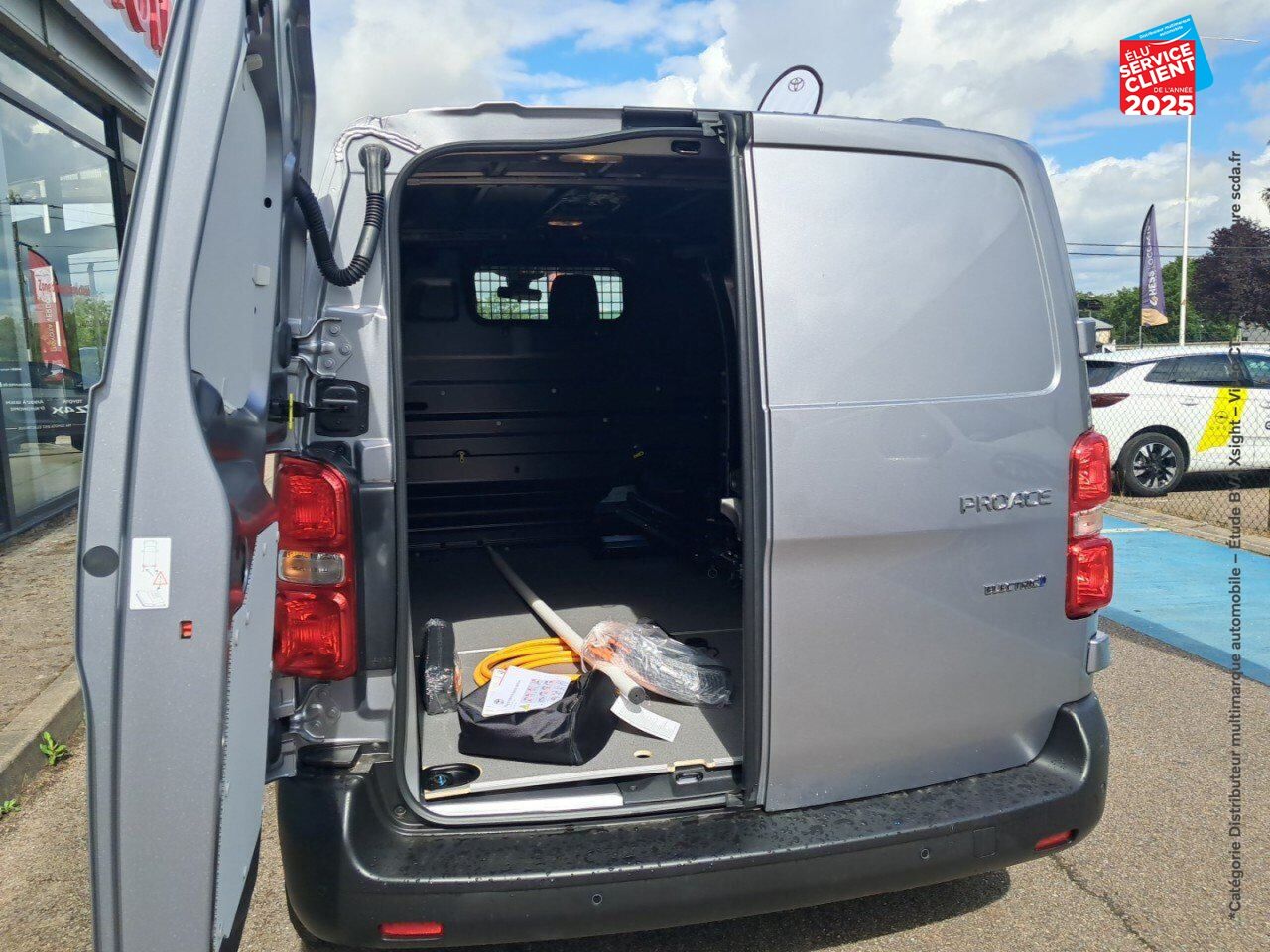 Véhicule d'occasion TOYOTA PROACE MEDIUM 75KWH START MC24 chez Renault Saint-Louis