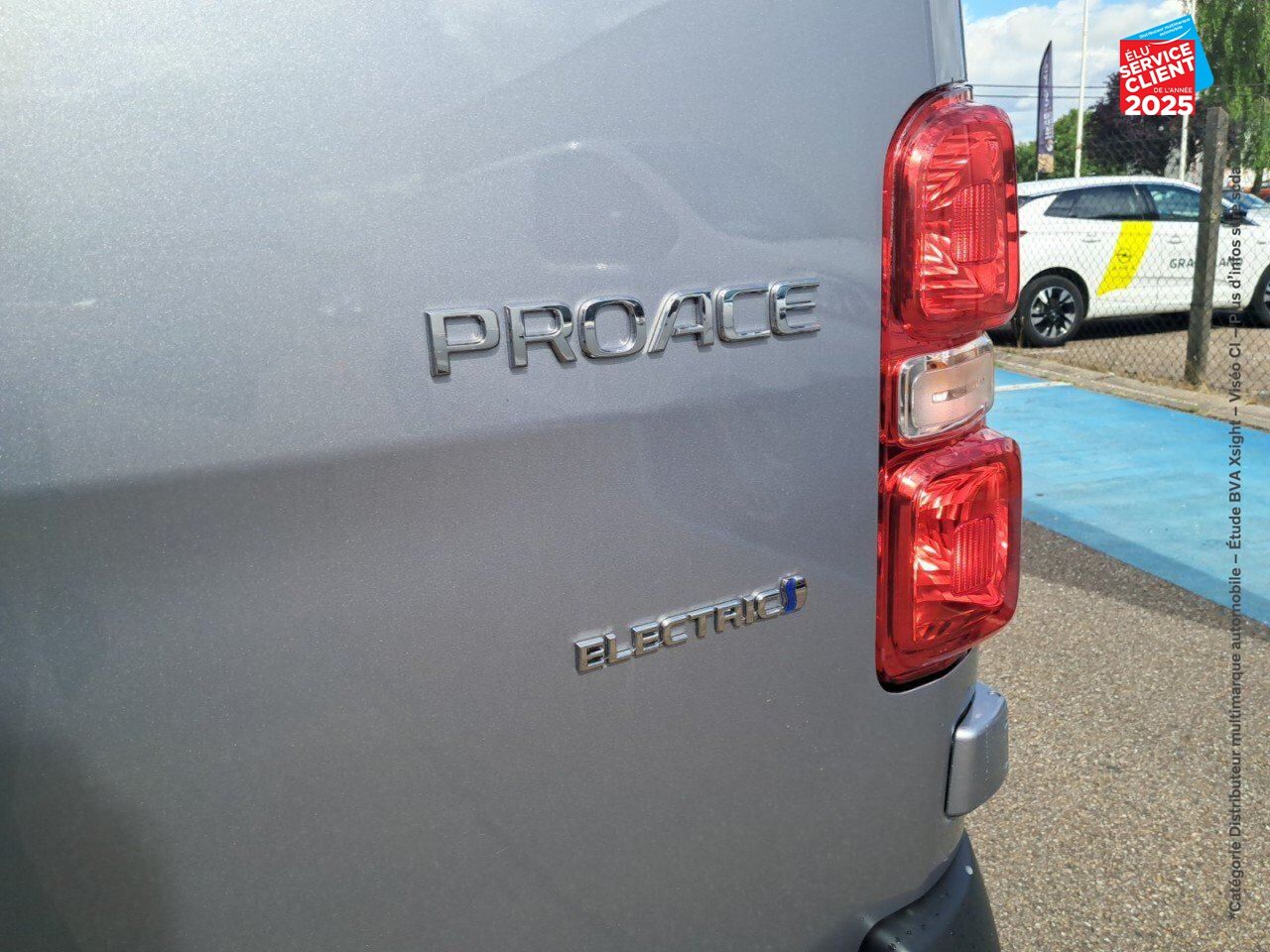 Véhicule d'occasion TOYOTA PROACE MEDIUM 75KWH START MC24 chez Renault Saint-Louis