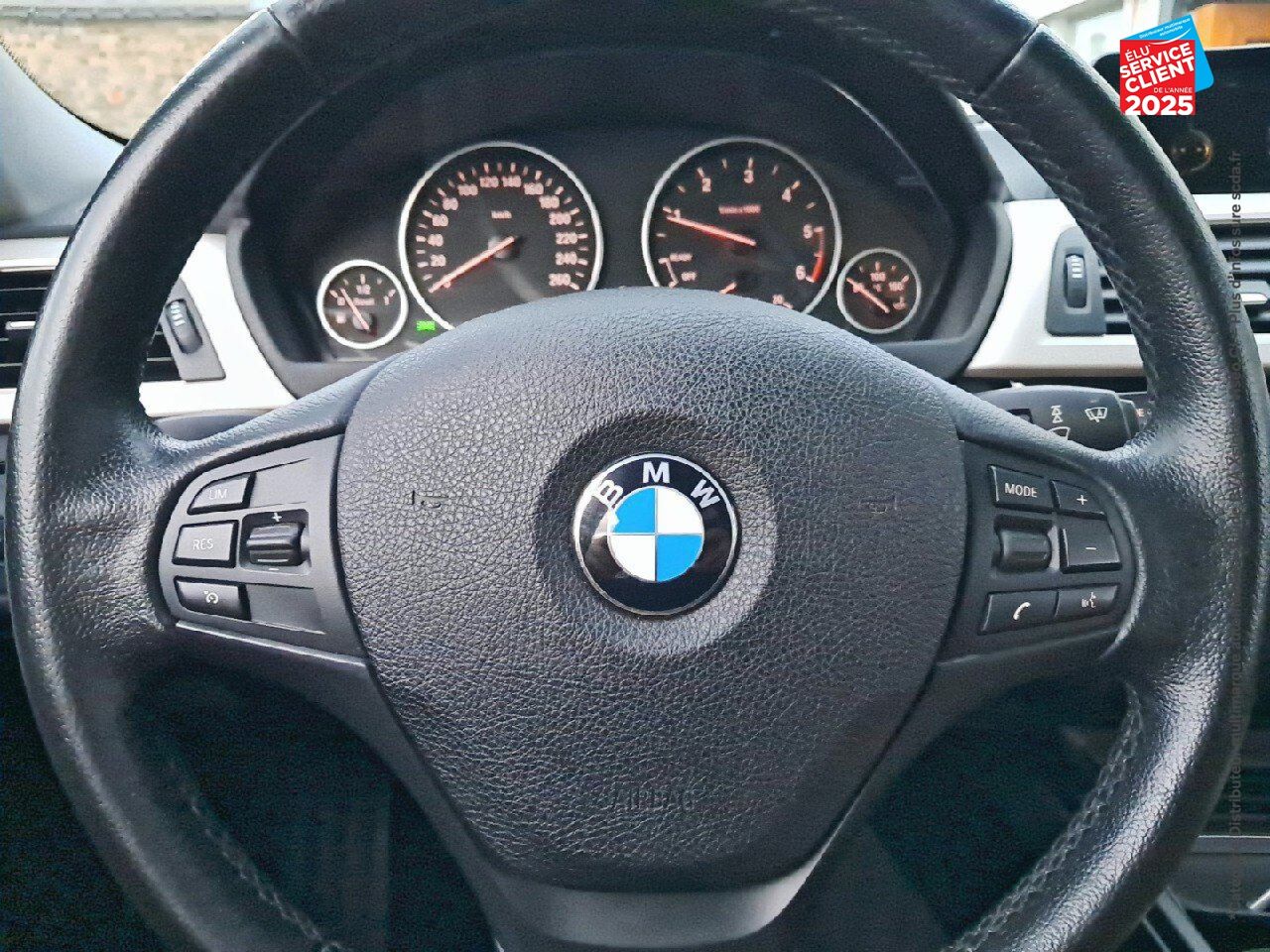 Véhicule d'occasion BMW SERIE 3 TOURING 318D XDRIVE 150CH LOUNGE chez Primocar
