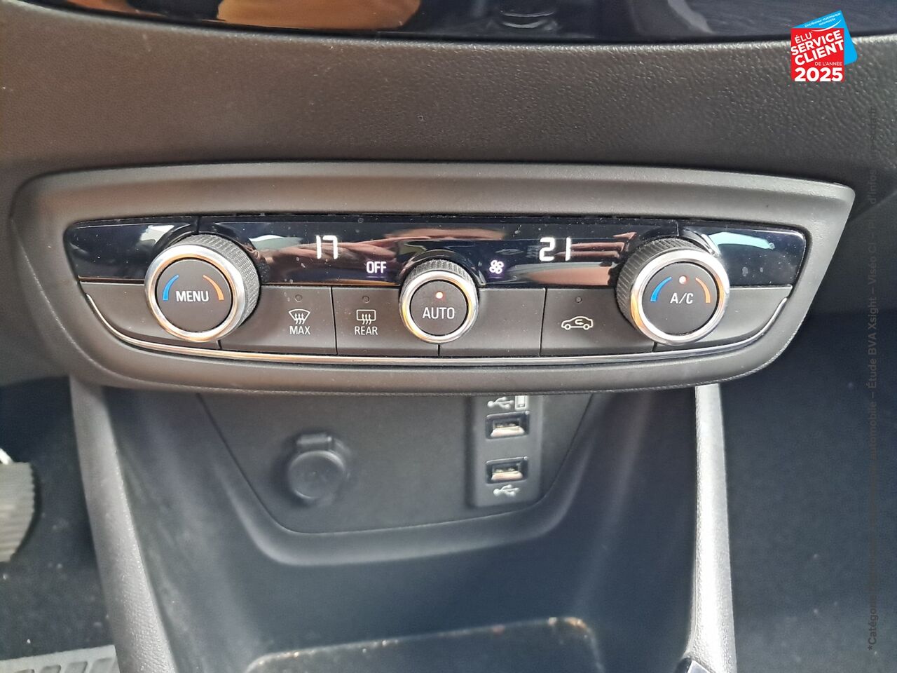 Véhicule d'occasion OPEL CROSSLAND X 1.2 TURBO 110CH DESIGN 120 ANS EURO 6D-T chez Toyota Saint Dizier
