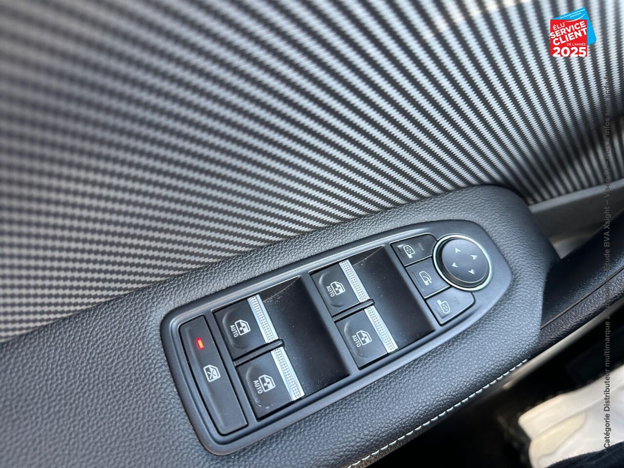 Véhicule d'occasion RENAULT CAPTUR 1.3 TCE MILD HYBRID 160CH RS LINE EDC chez Toyota Saint Dizier