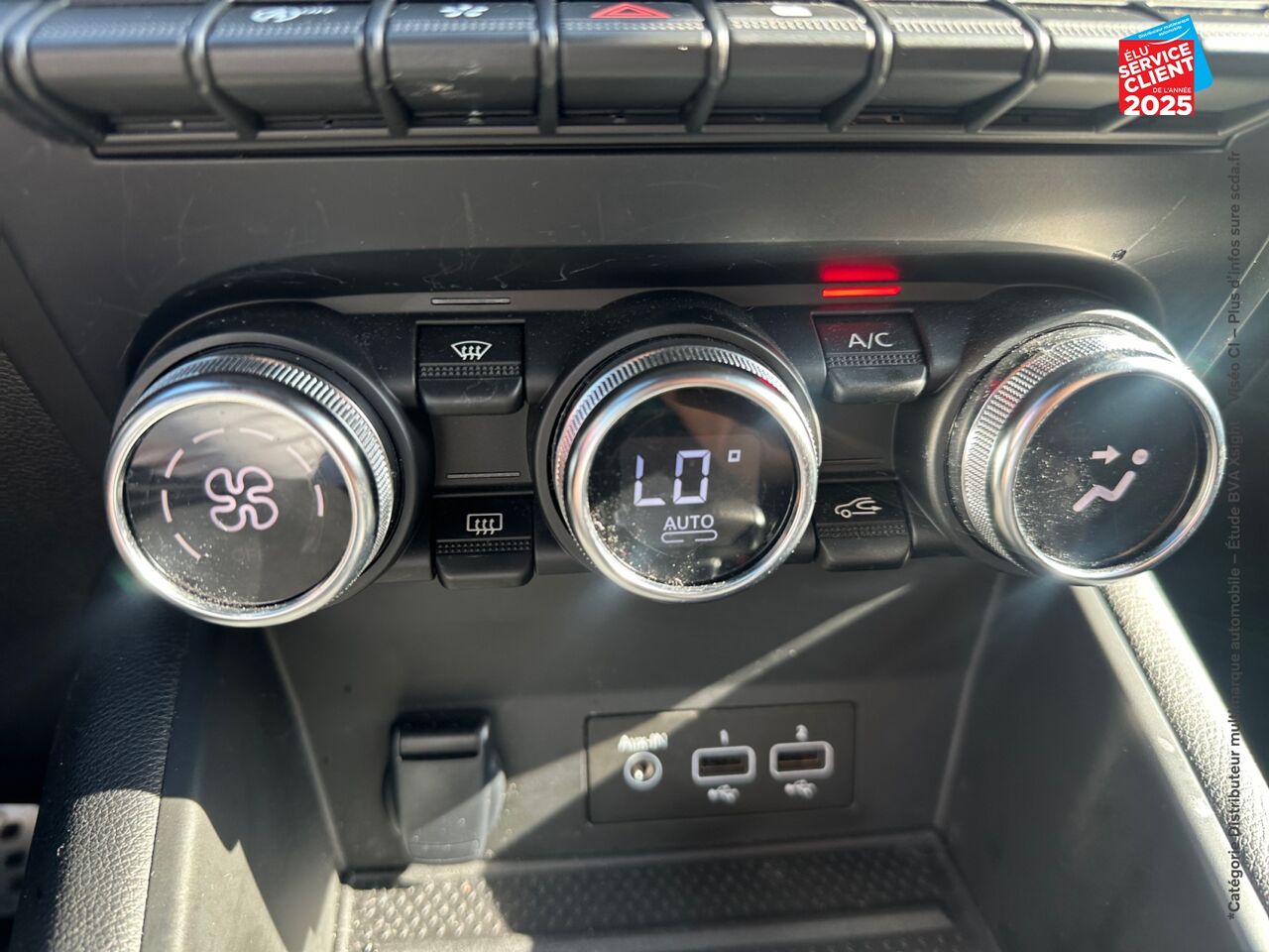 Véhicule d'occasion RENAULT CAPTUR 1.3 TCE MILD HYBRID 160CH RS LINE EDC chez Toyota Saint Dizier