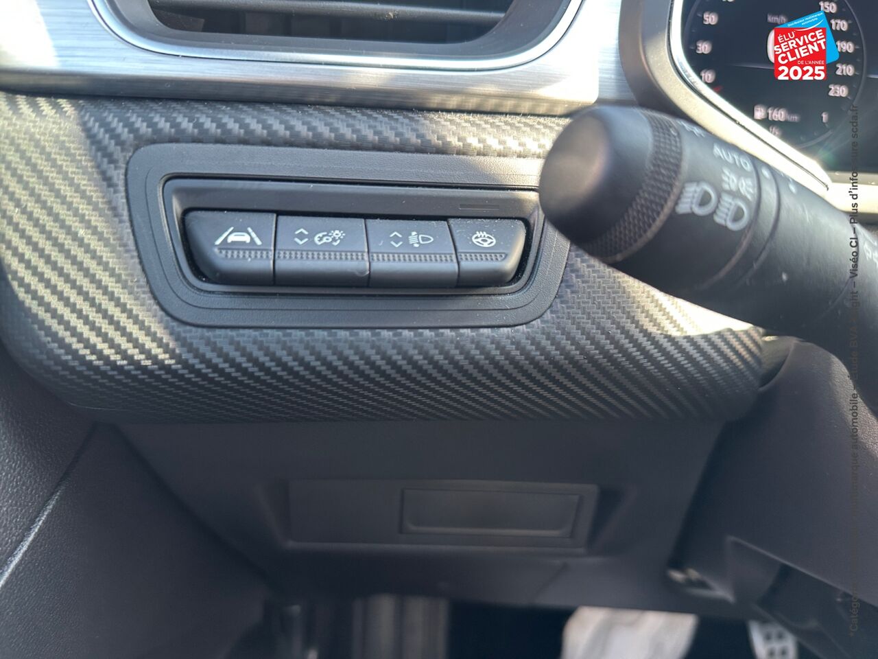 Véhicule d'occasion RENAULT CAPTUR 1.3 TCE MILD HYBRID 160CH RS LINE EDC chez Toyota Saint Dizier