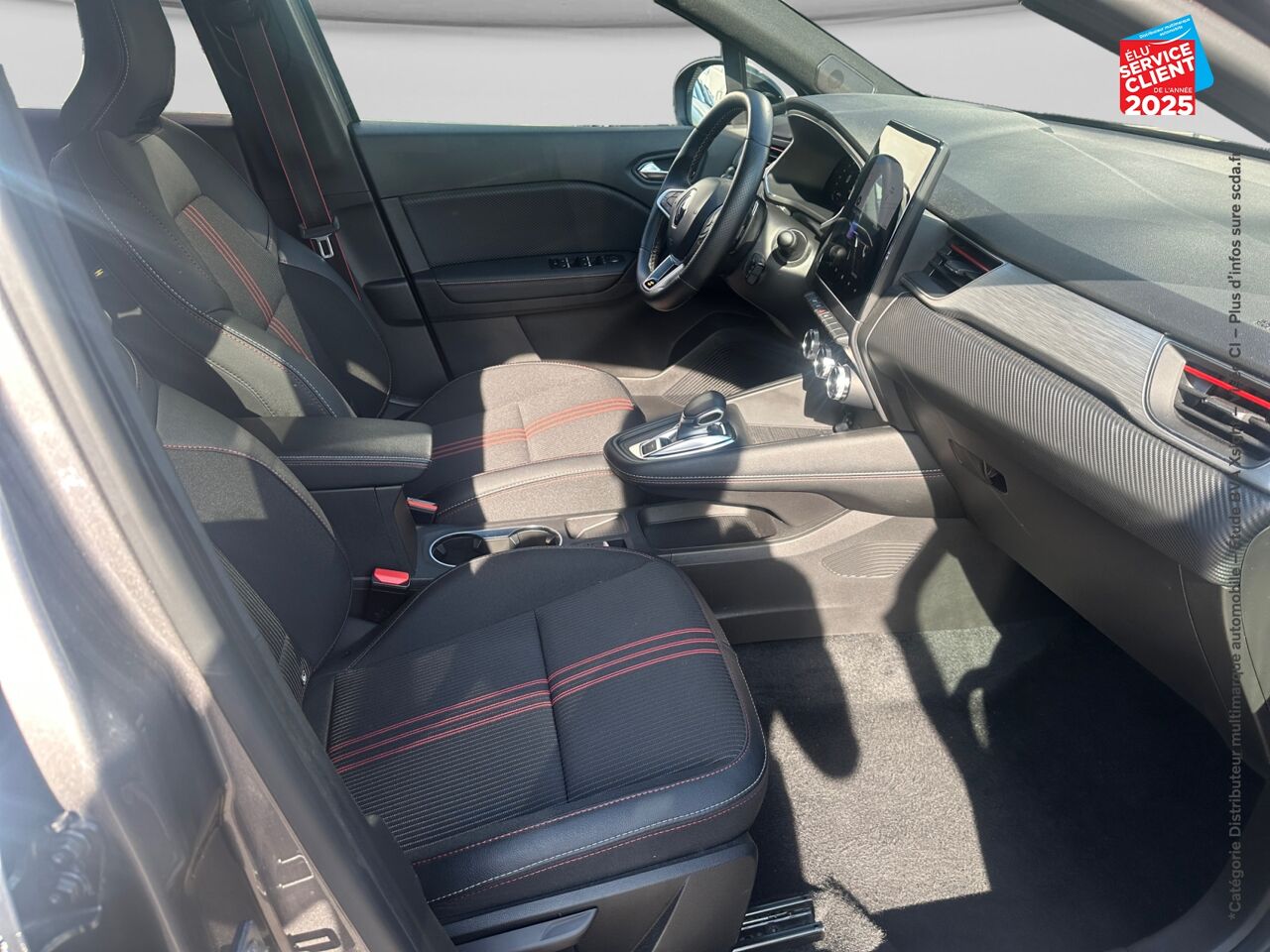 Véhicule d'occasion RENAULT CAPTUR 1.3 TCE MILD HYBRID 160CH RS LINE EDC chez Toyota Saint Dizier