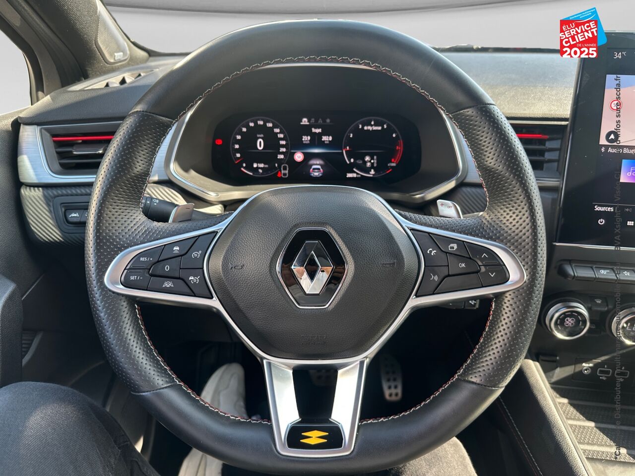 Véhicule d'occasion RENAULT CAPTUR 1.3 TCE MILD HYBRID 160CH RS LINE EDC chez Toyota Saint Dizier