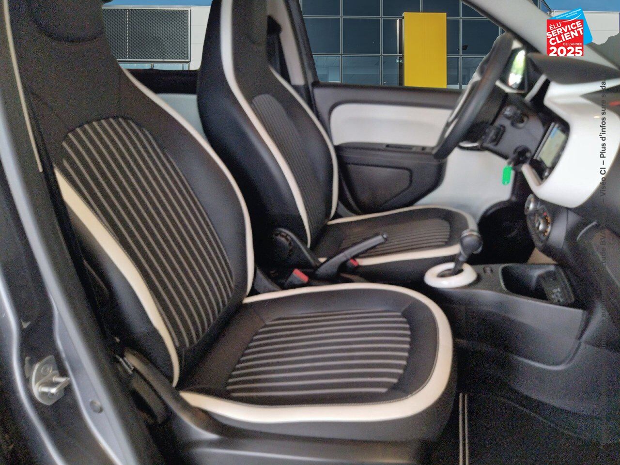 Véhicule d'occasion RENAULT TWINGO E-TECH ELECTRIC INTENS R80 ACHAT INTEGRAL - 21MY chez Toyota Bar le Duc