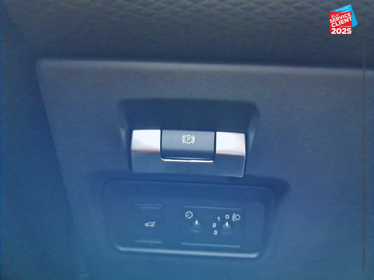 Véhicule d'occasion LAND-ROVER RANGE ROVER EVOQUE 2.0 P 200CH FLEX FUEL AWD BVA chez HESS Automobile
